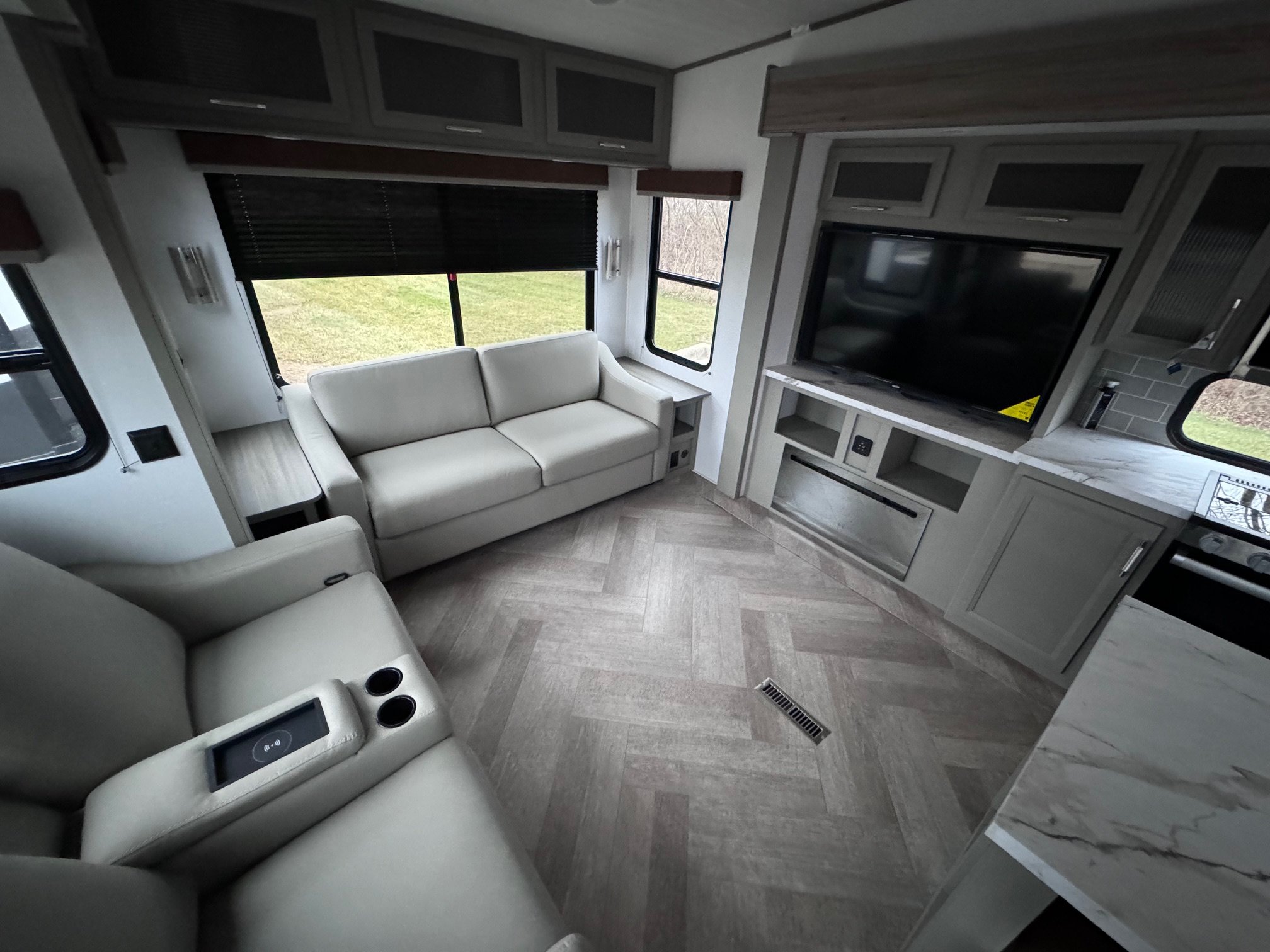 Keystone Sprinter 32 foot fifth wheel - RVs & Campers | Facebook ...