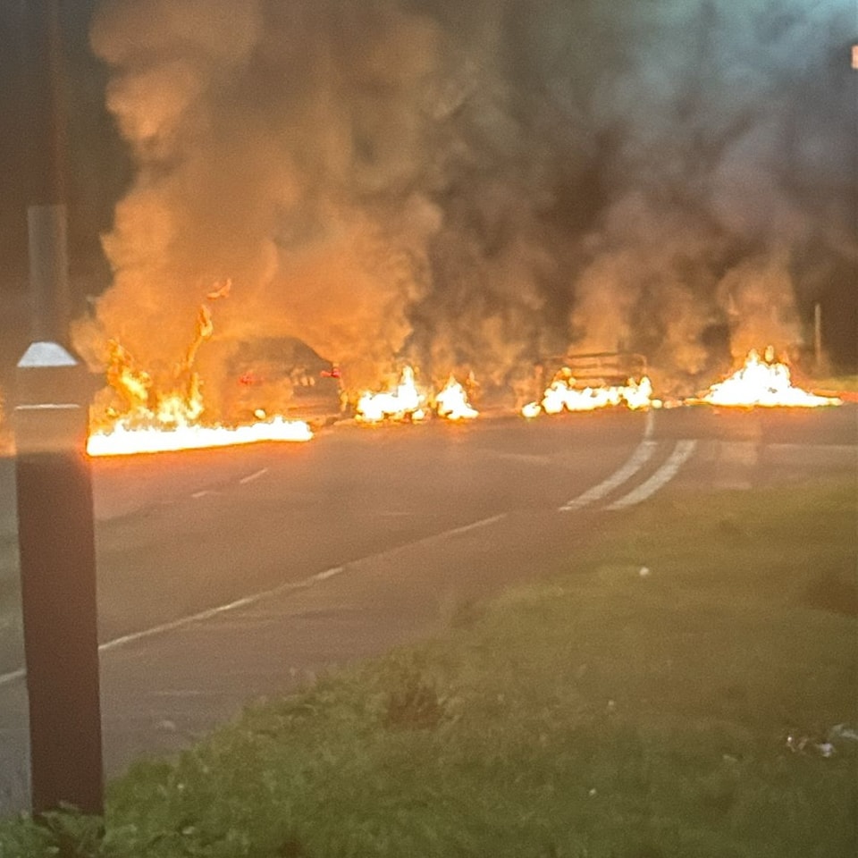 Cop/Vosa - 10 landies in tullyally and a car on Fire 🔥 01:40 | Facebook
