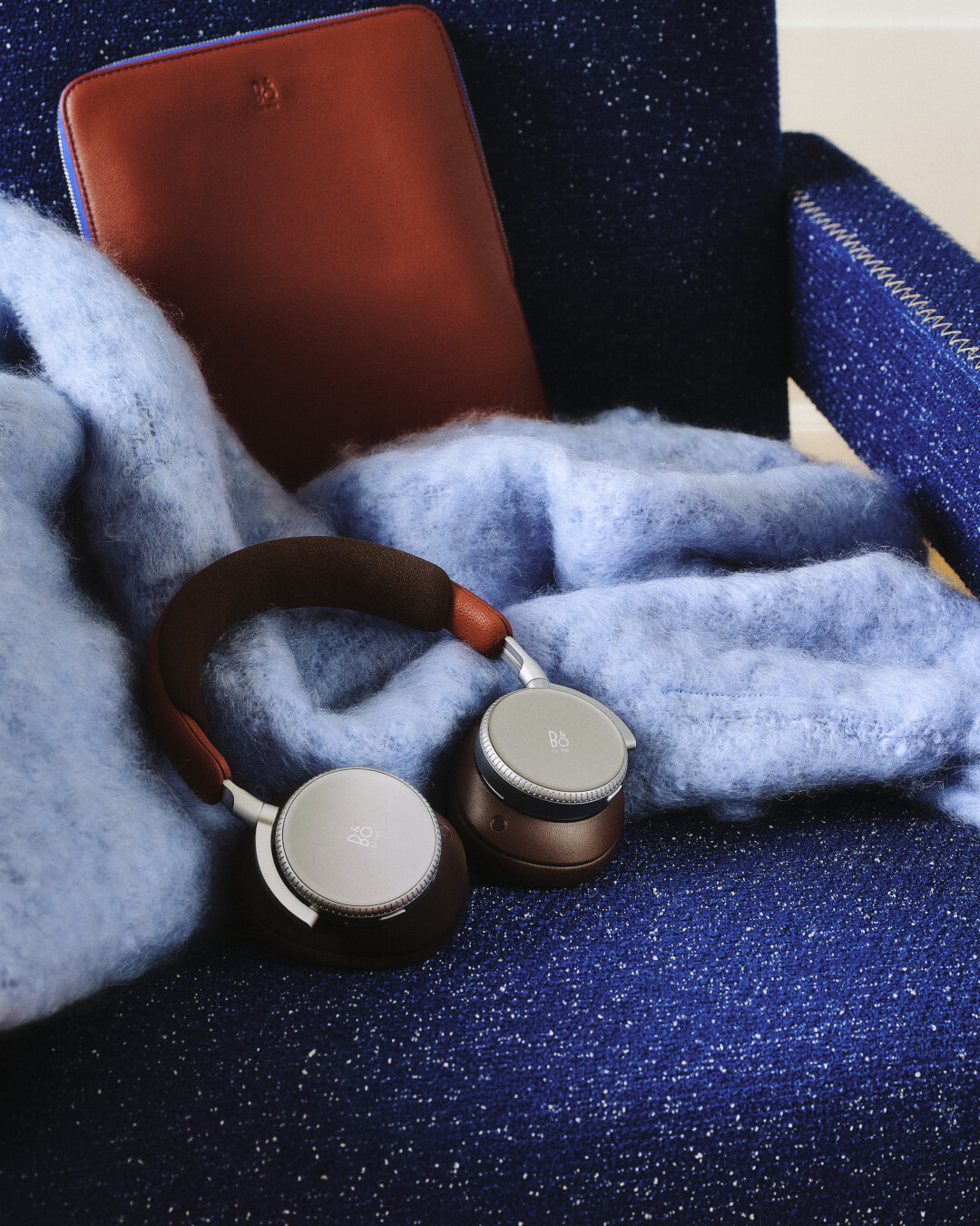 You already know. Beoplay H100 Fragment Edition: monochromatic