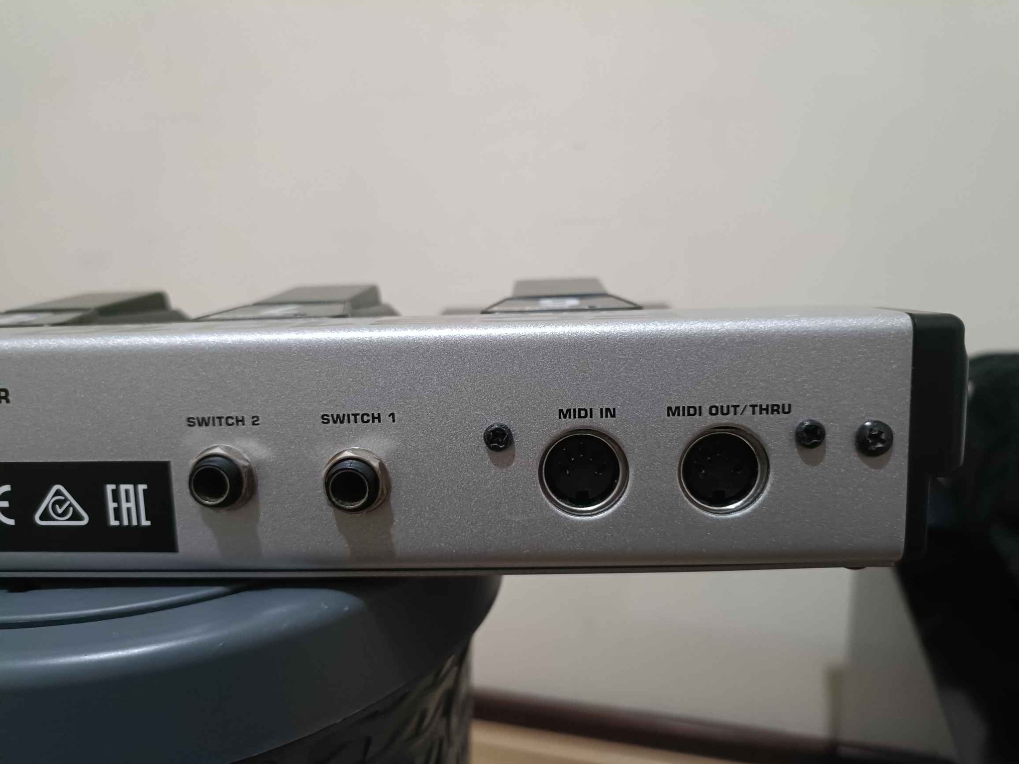 Behringer FCB 1010 + Roland USB interface - Multi Effects Pedals ...