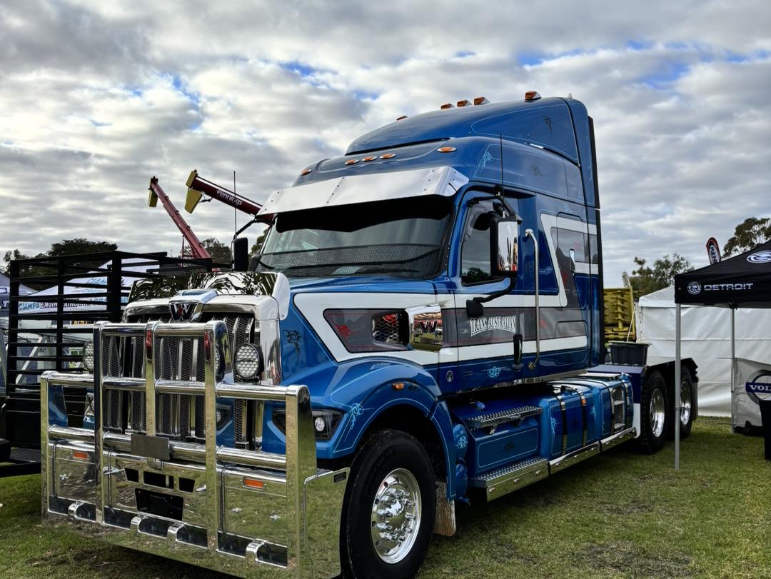 Chris Barron Engineering Pty Ltd - Hitch Haulage Photo Credit ~ Truck ...