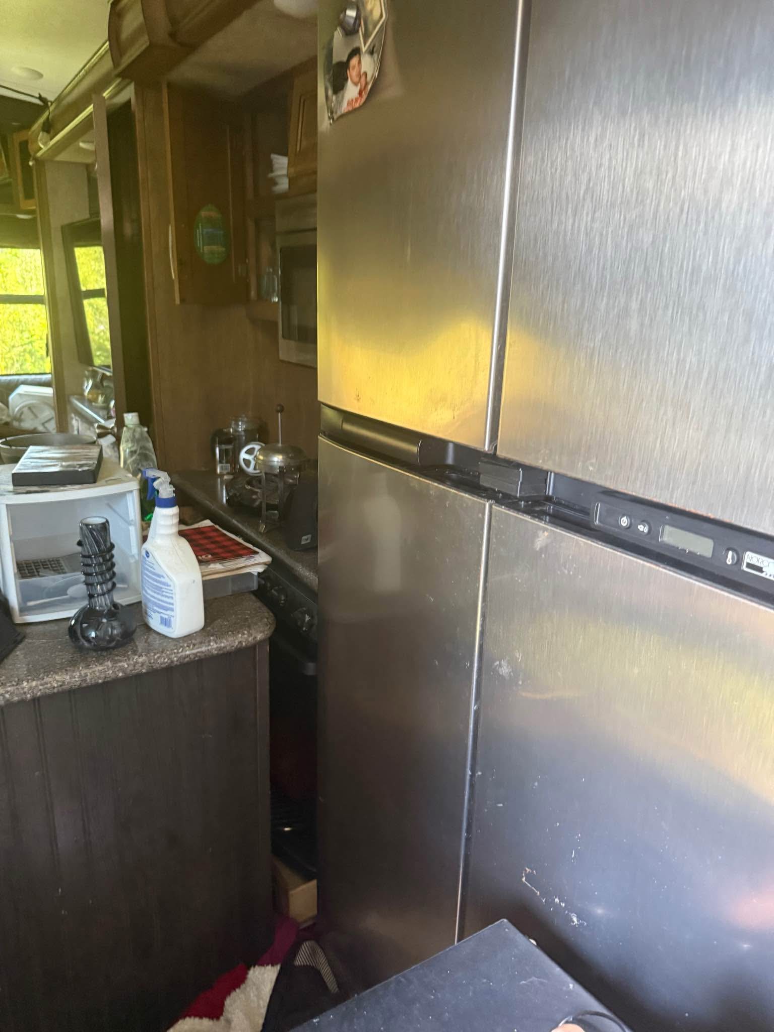 2016 40 ft Montana 5th wheel with 3 slide outs - RVs & Campers ...
