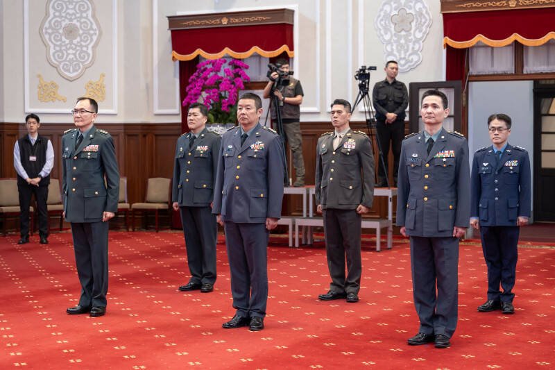 新台灣國防軍事網 - 【國安丶軍情丶特勤將領晉任改為不公開 由單位主官代為授階】 #抗中保台！ 台灣持續提高戒備~行之有年的台灣國軍將領晉任授 ...
