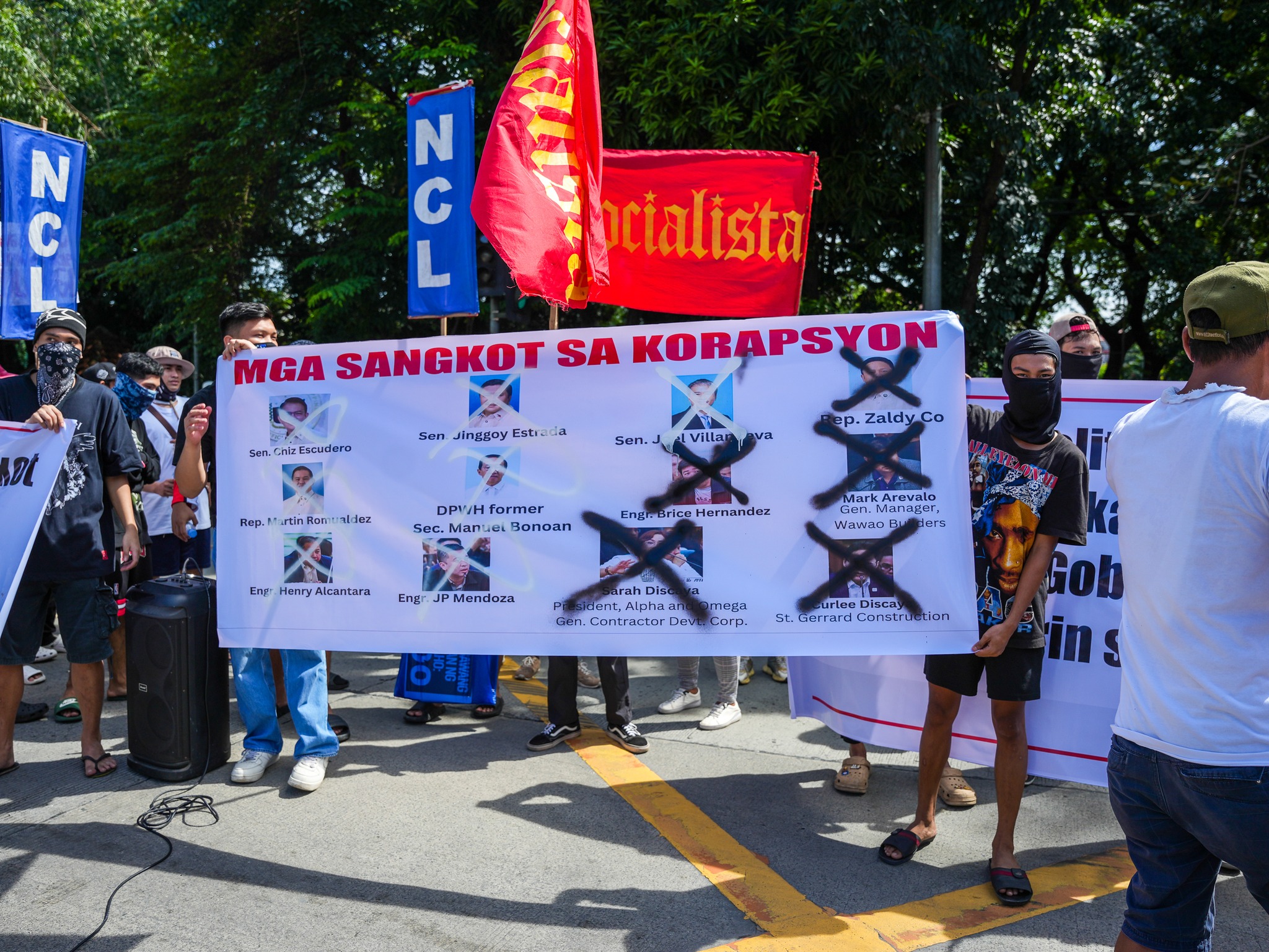 Philstar.com - DPWH LOGO TORCHED IN LUNETA RALLY Group Socialista ...