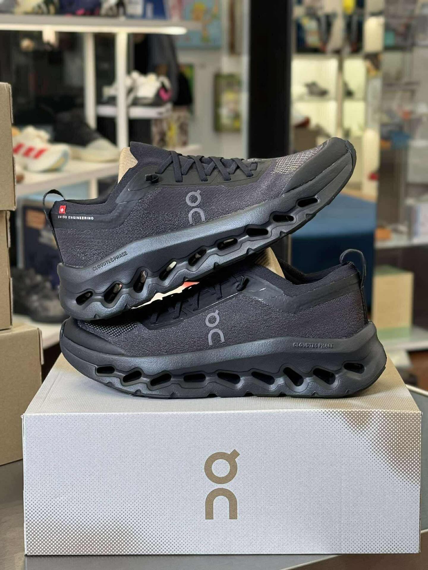On Running Cloudtilt Moon Black ราคา: 8,900+ บาท Line 