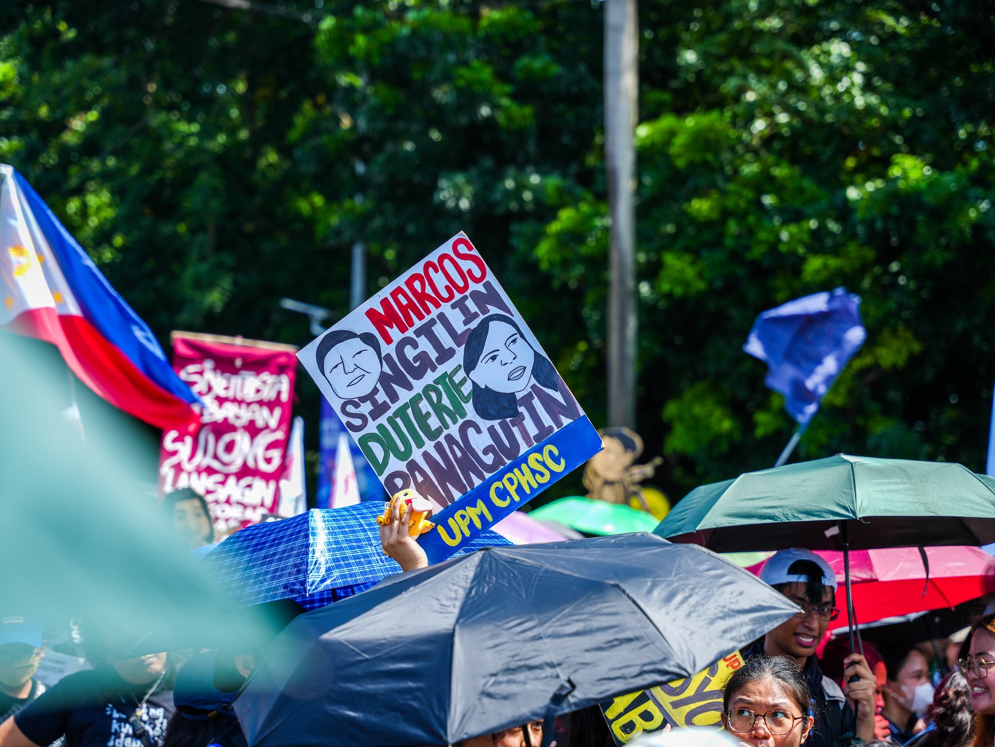 Philstar.com - BINAHA ANG LUNETA NG PROTESTA Tens of thousands gather ...