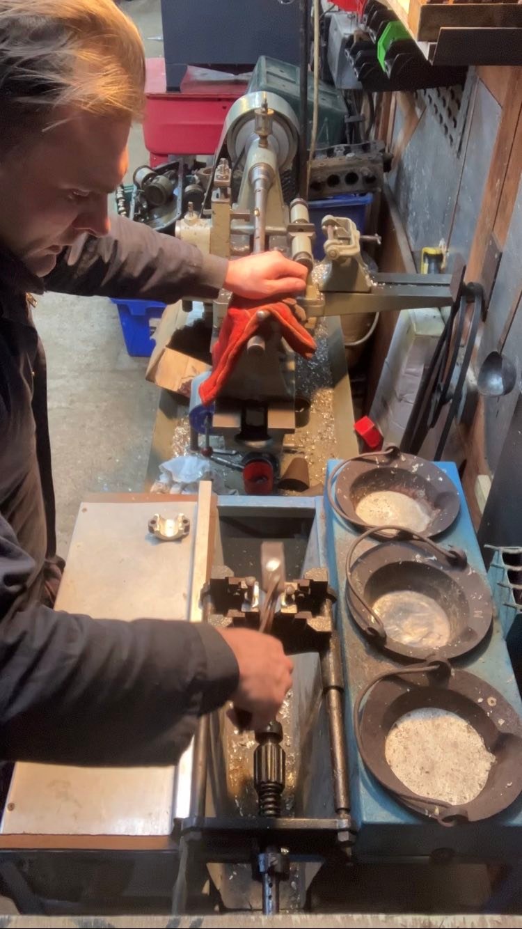 Meridian - A series of photos detailing the white metal bearing process ...