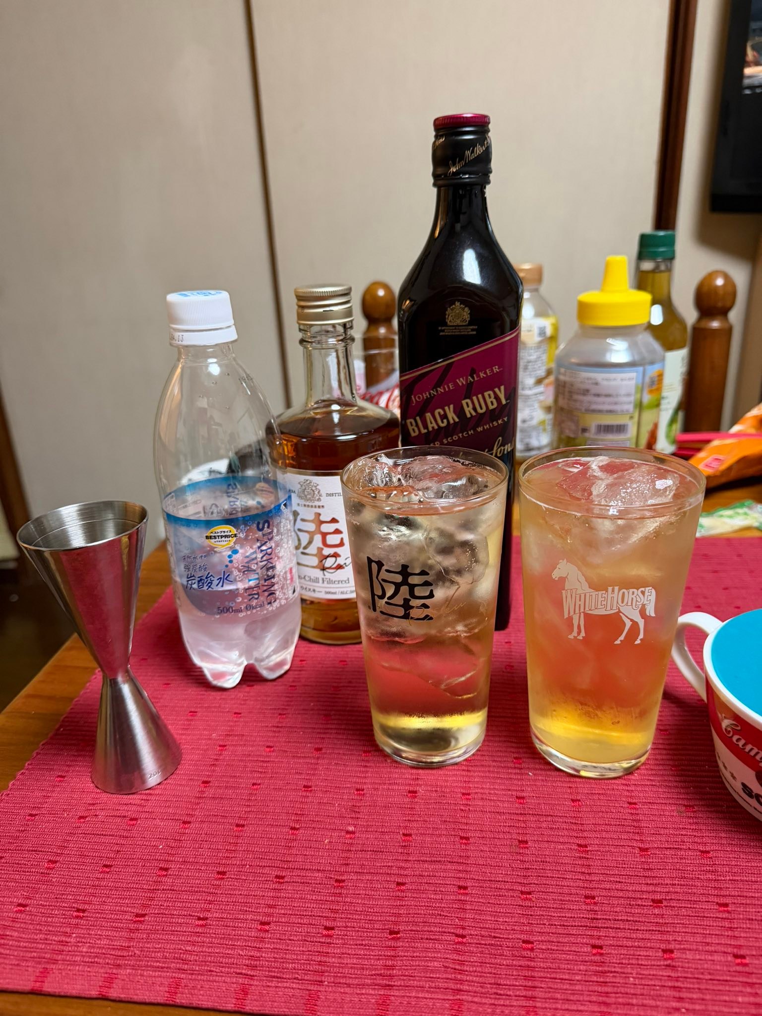 本日陸買って来ました。ジョニーウォーカーブラックルビーと、ハイ 