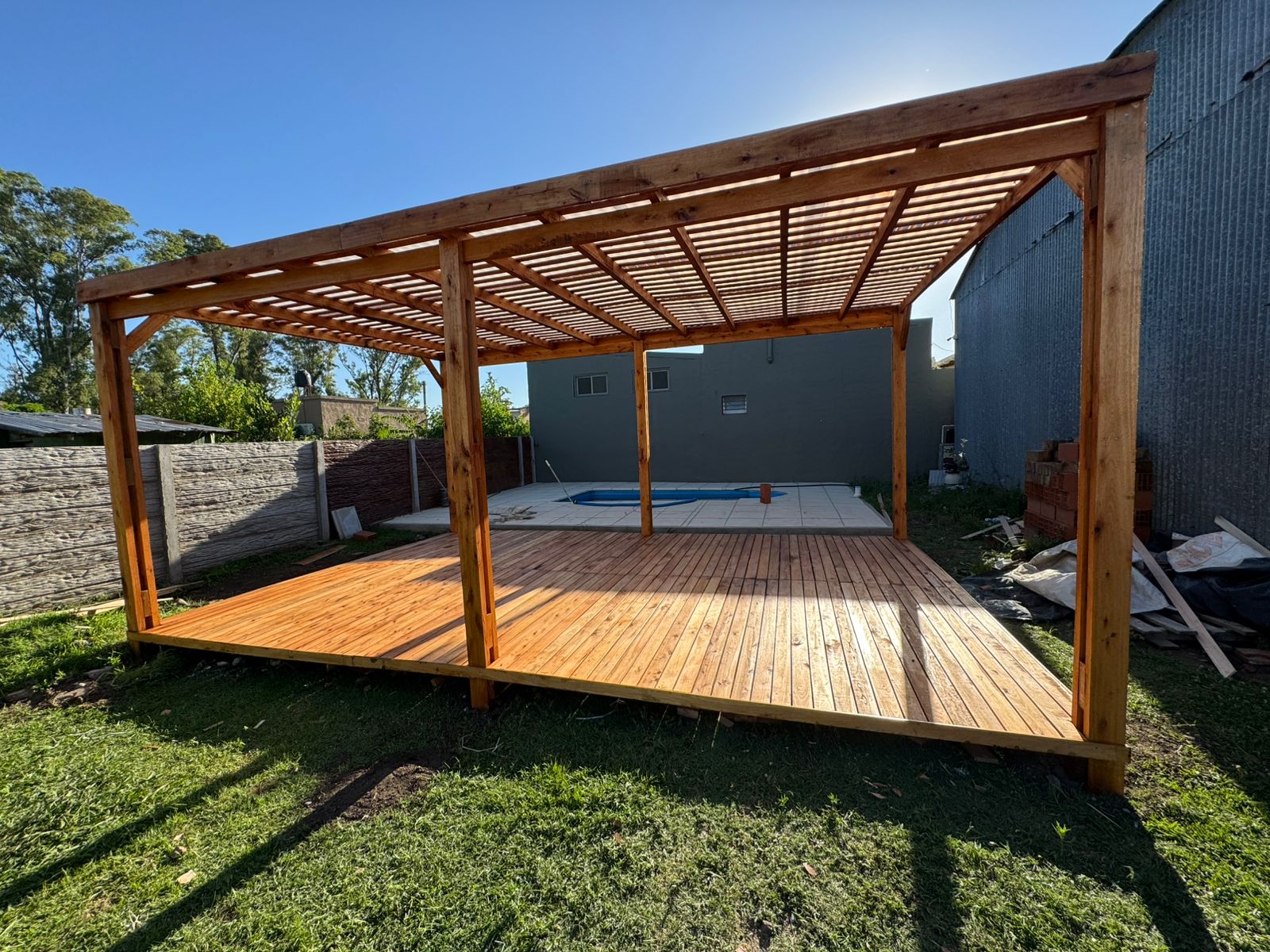 Quiero - Diseñamos y construimos pérgolas de madera y decks a medida ...