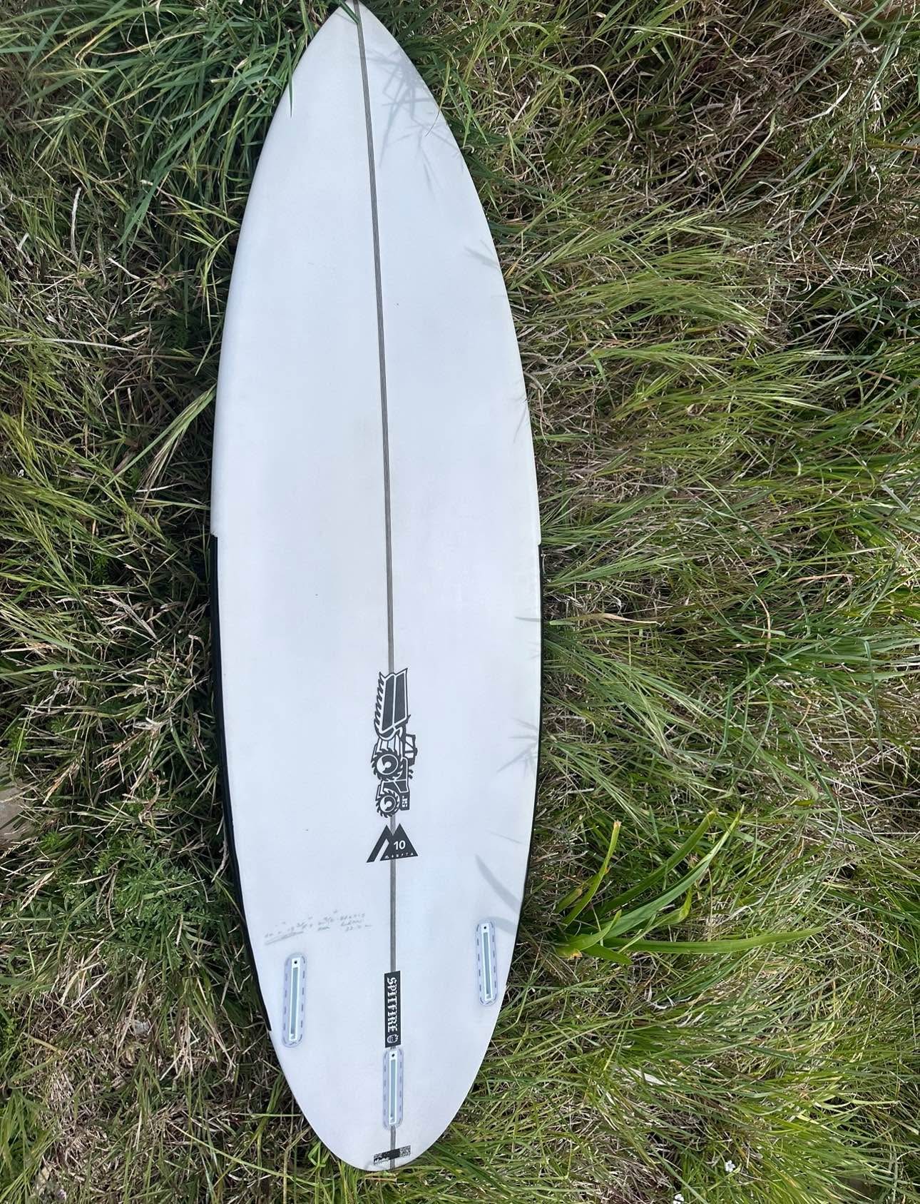 Brand new Monsta 10 round tail by JS Industries on the Goldie. 6