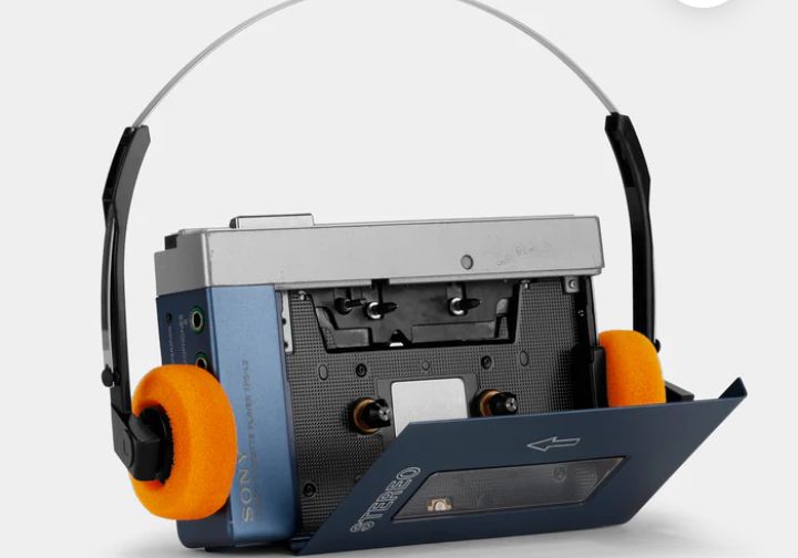 動作品です　J-WALK OR-101 カセットプレーヤー TPS-L2風 On July 1, 1979 (46 years ago), the first Sony Walkman model TPS