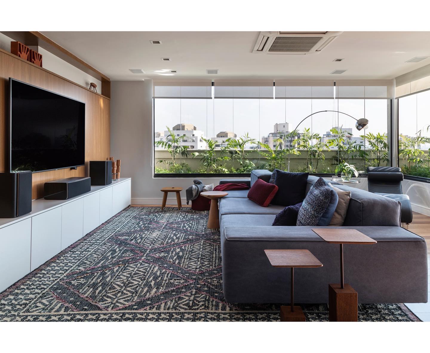 A sala da família tem um layout que... - Ar.kitekt Associados