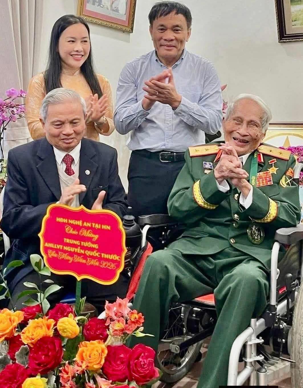 CHÚC MỪNG TRUNG TƯỚNG NGUYỄN QUỐC THƯỚC VỚI KỶ LỤC ”BÁCH NIÊN