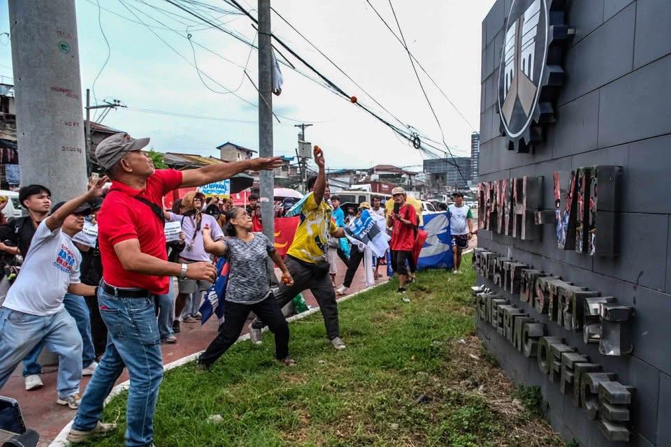 SunStar - Protesters led by Bayan-Central Visayas hurled tomatoes at ...