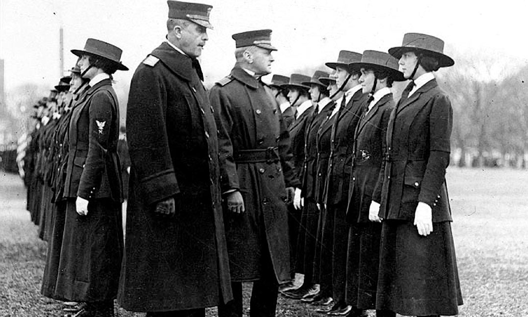 The Giant - American Red Cross Worker Ruth Landon, NYC, New York, was ...