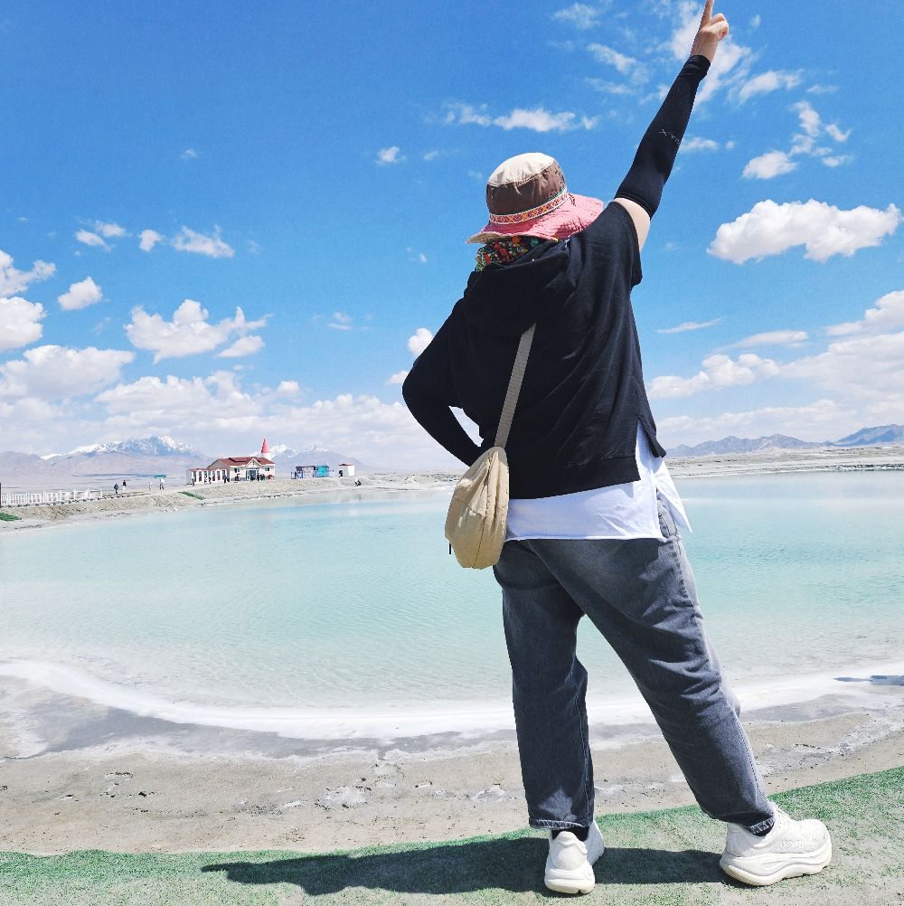 86年電影午夜麗人，女主角陳家齊，當年拍了幾套電影後，好快嫁人熄影，除了知道她是亞姐陳綺明的家姐外，原來亦是鍾慧冰的弟婦 | Facebook