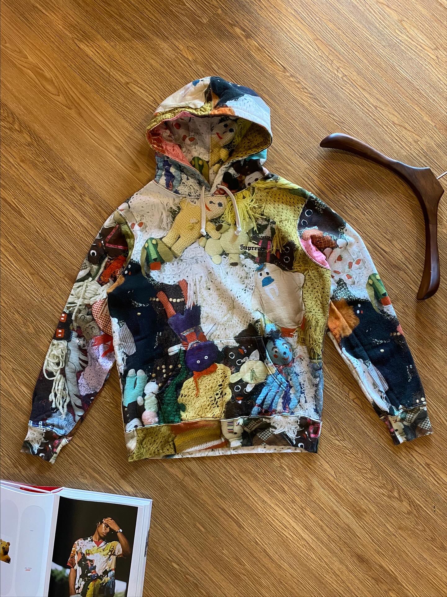 Supreme Mike Kelley Hoodie Size : S ( W46” L27” ) Price : 8,900