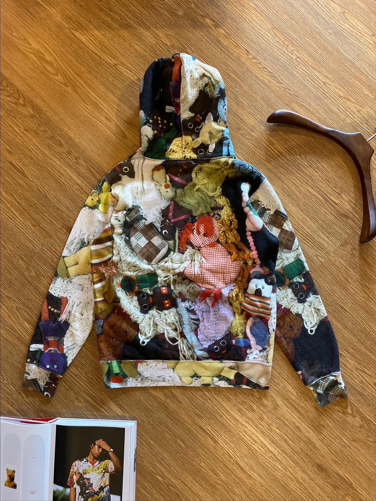 Supreme Mike Kelley Hoodie Size : S ( W46” L27” ) Price : 8,900