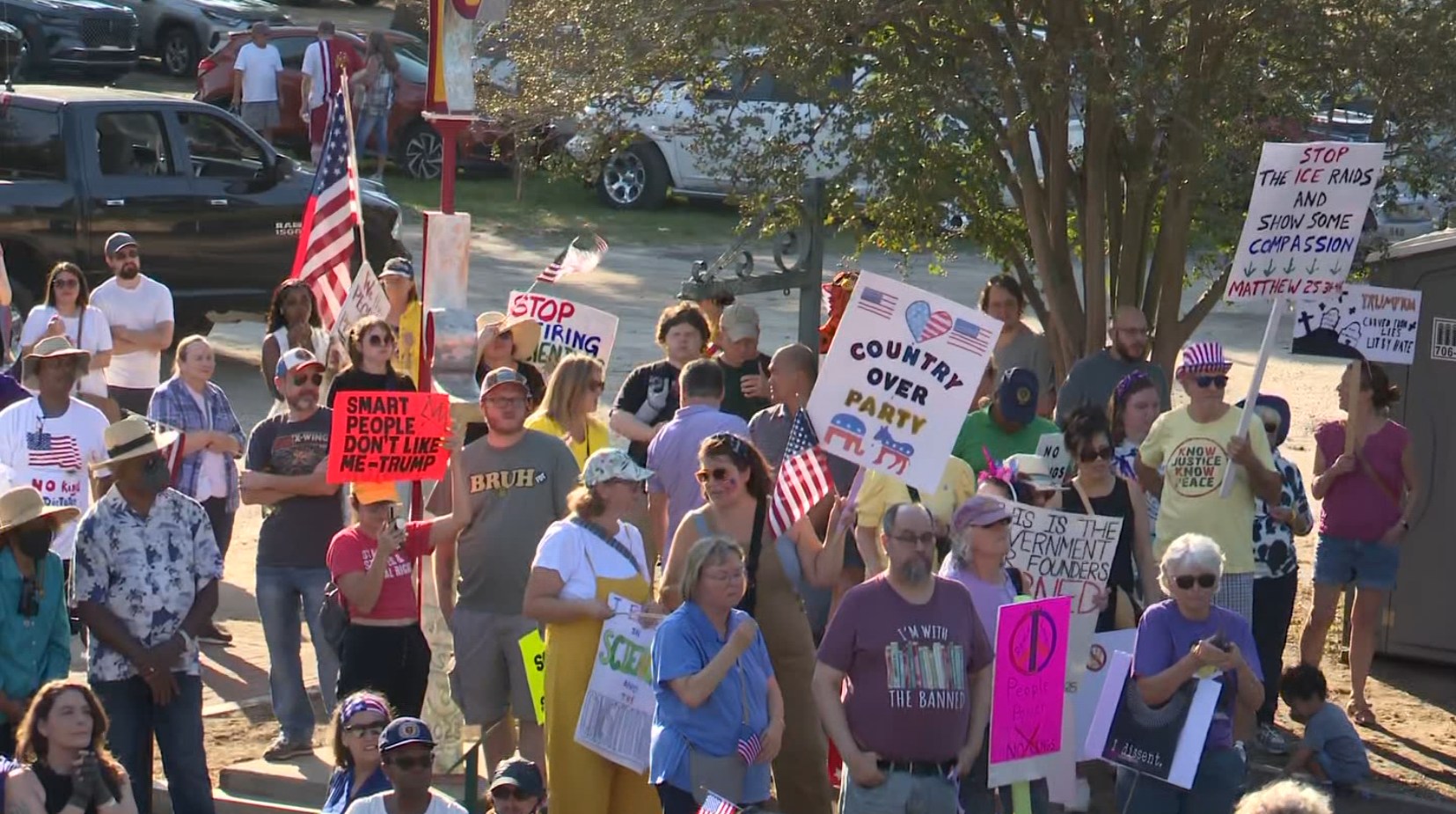 News - Scenes from the No Kings protest in Downtown Augusta🔽🔽🔽 | Facebook