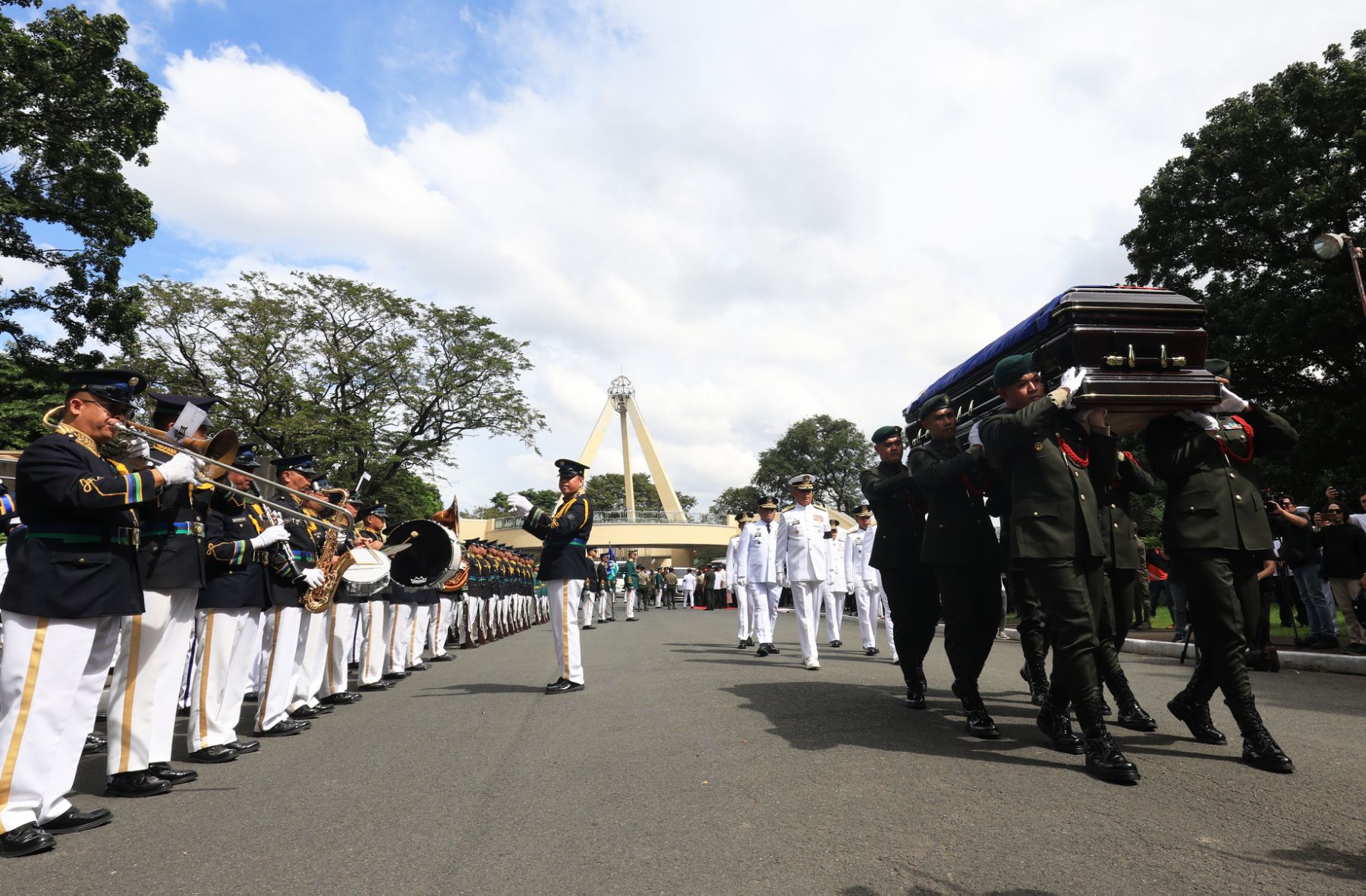 Armed - AFP honor guards and the military band escort the casket of ...