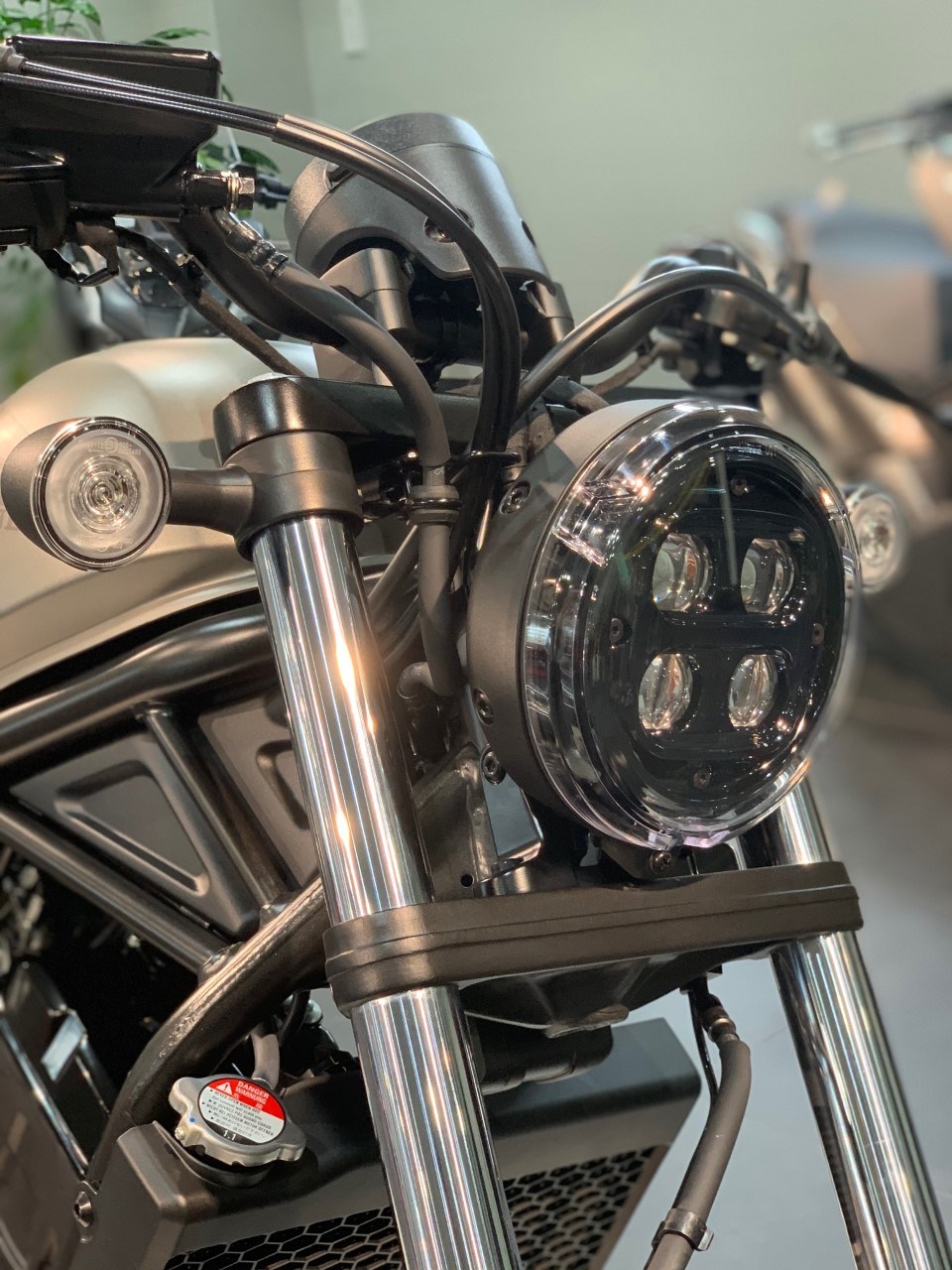 大人気車両！レブル250（マットアーマードシルバーメタリック）入荷