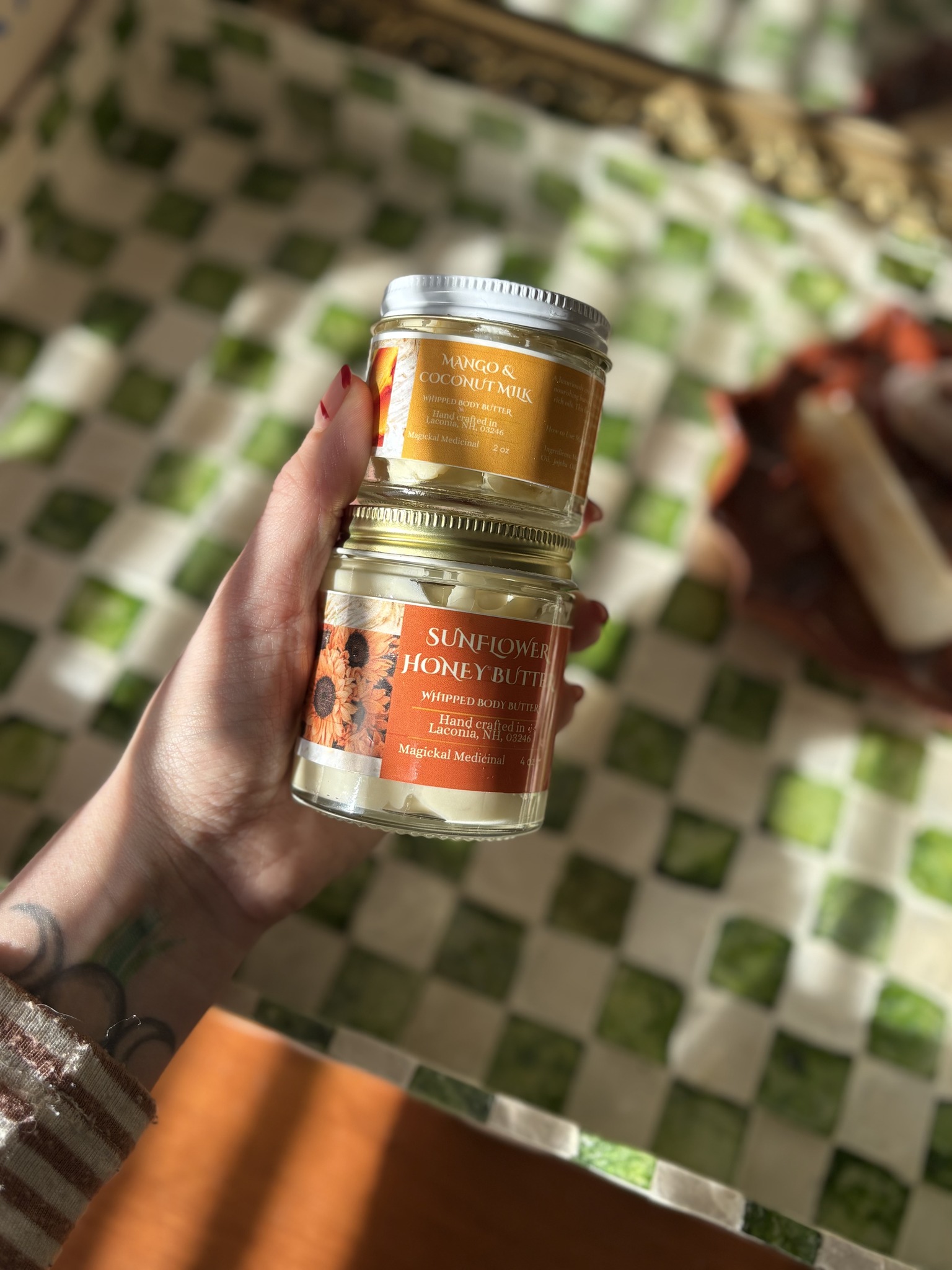 DIY HANDSOAP 🍯 Making your own hand soap is a simple way to care for ...