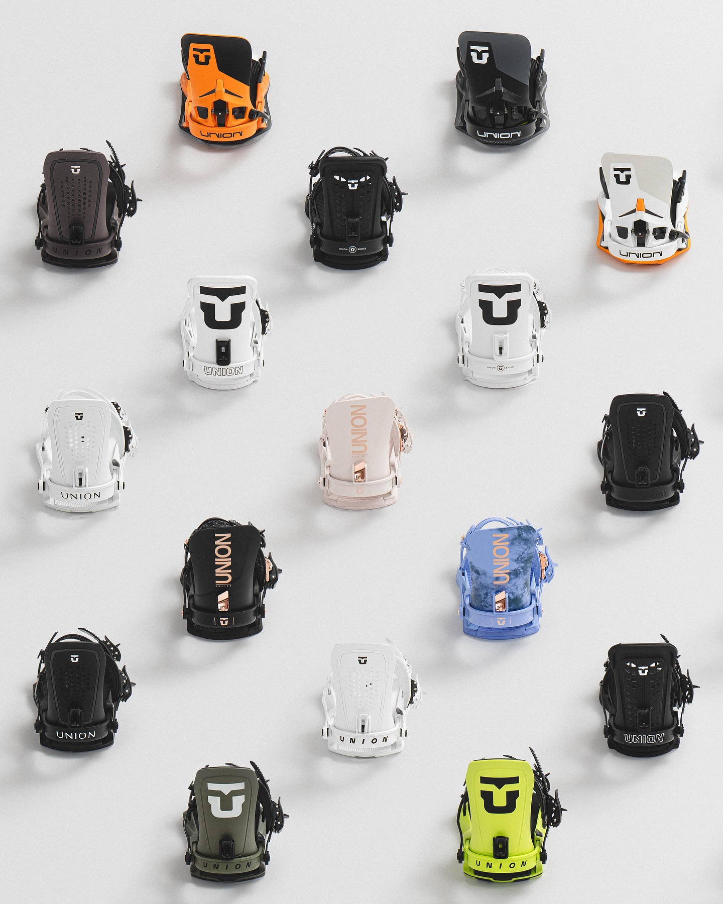 New 2025 Capita DOA 154cm snowboard with Union Force bindings