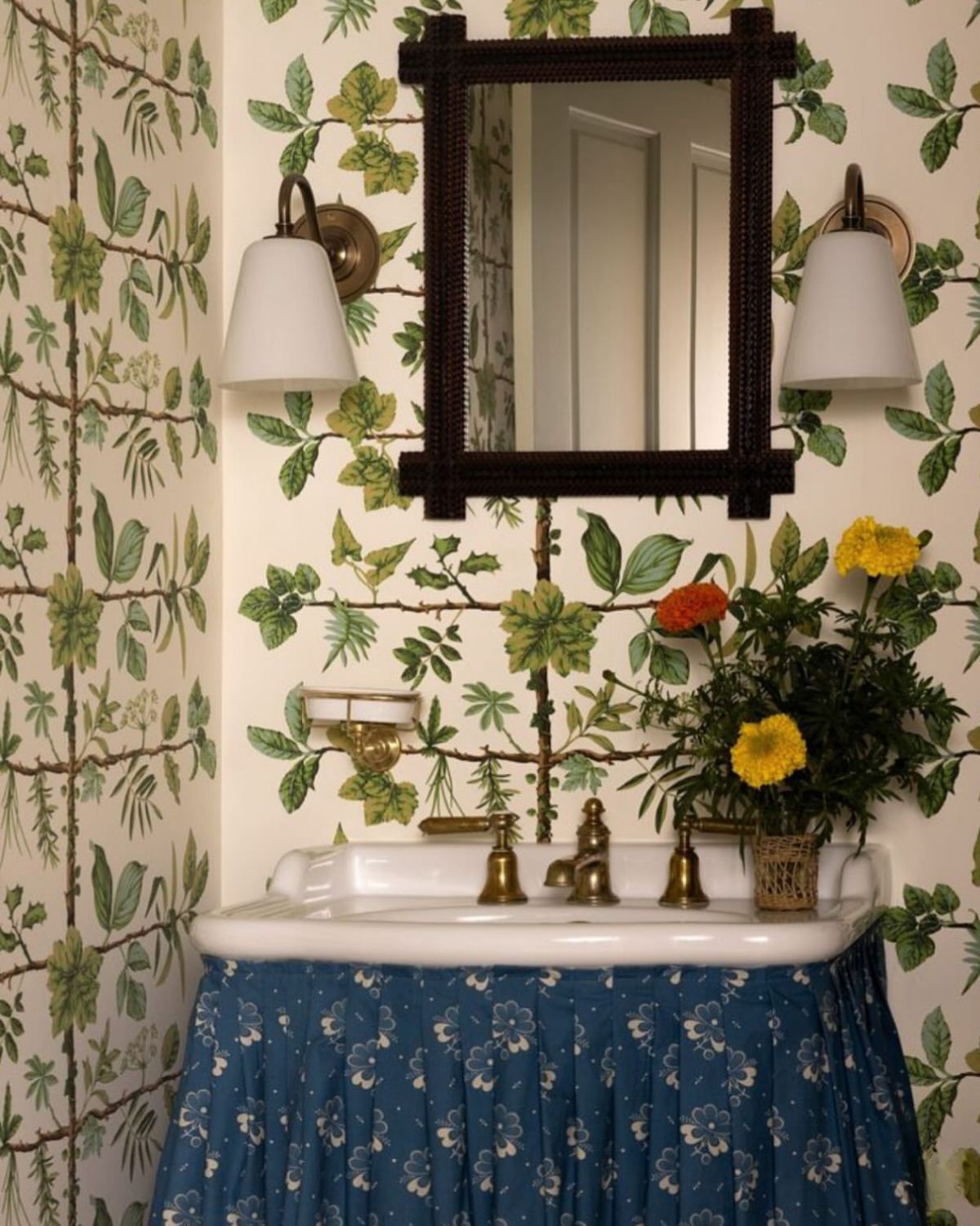 Vintage - A mixture of prints in this cute little powder room Image ...