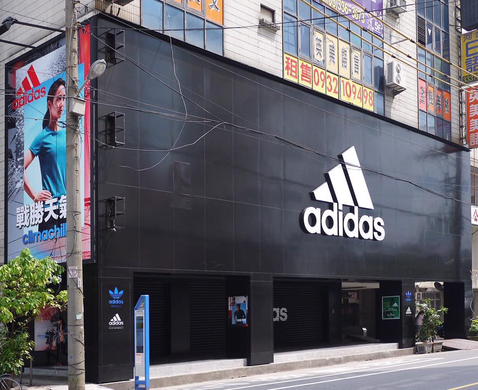 詹智堯 6 18 六 歡慶adidas摩曼頓桃園中華專賣店隆重開幕 全台最大adidas專賣店特別邀請到中職 詹帥 詹智堯與 我秀 陳俊秀蒞臨現場剪綵 12 00pm 親臨現場的球迷也將有機會獲得限量簽名好禮 Adidas摩曼頓桃園中華專賣店電話 03 2639360 地址 桃園市桃園區