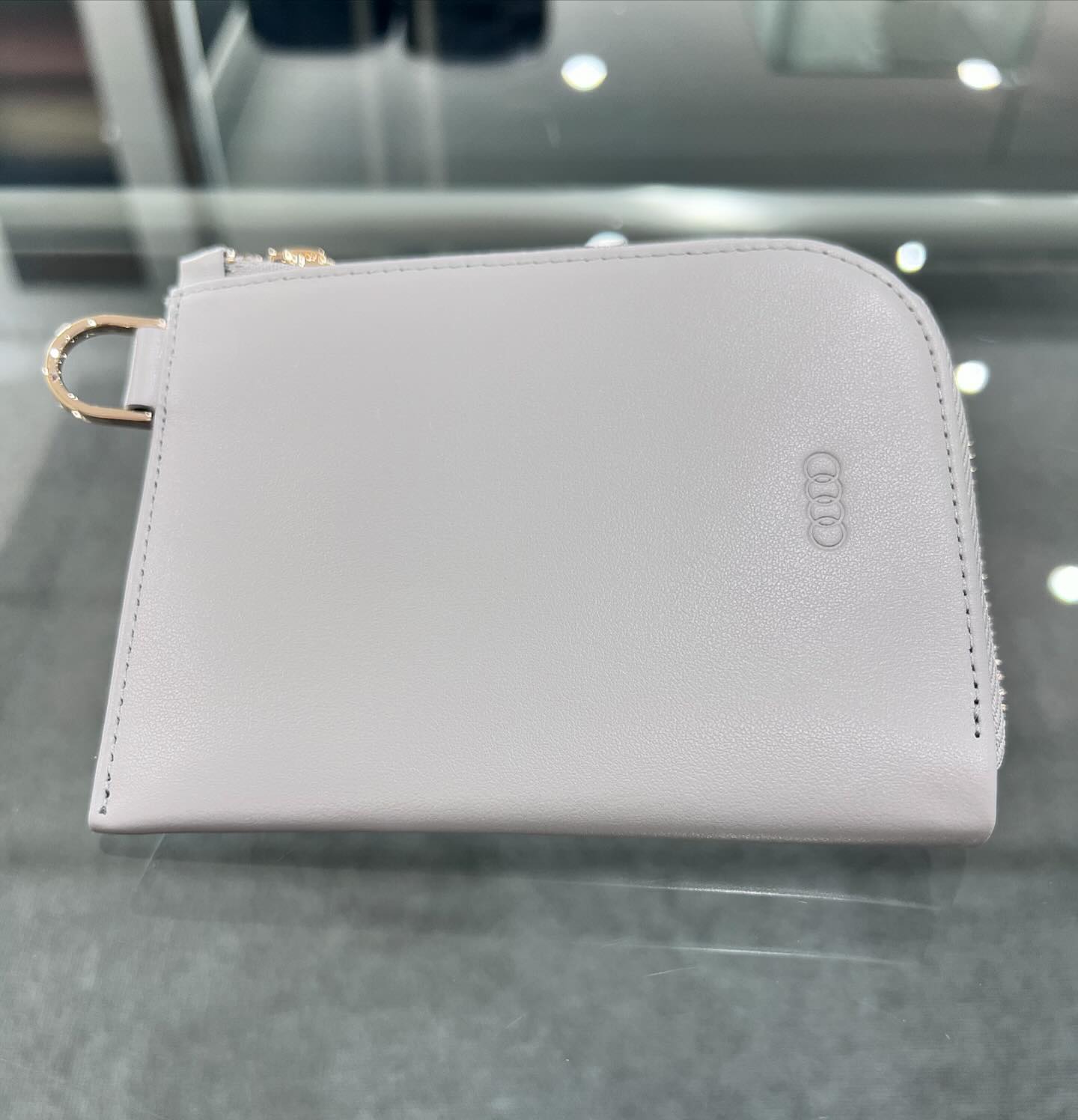 皆さま、こんにちは☀️アウディ幕張店です?? 新しいグッズが入荷 