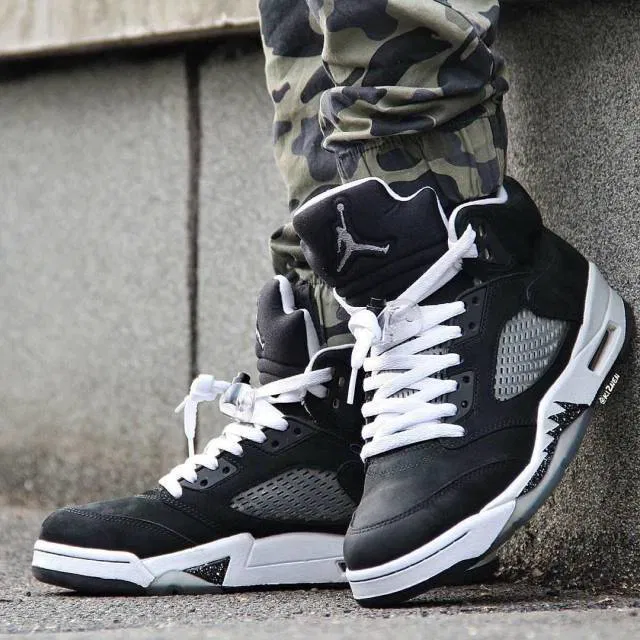 Air Jordan 5 “Moonlight” 🖤