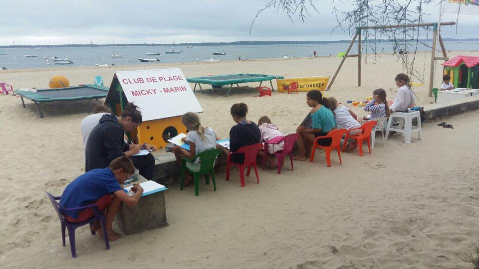 Le Concours De Dessin était Au Programme Club De Plage