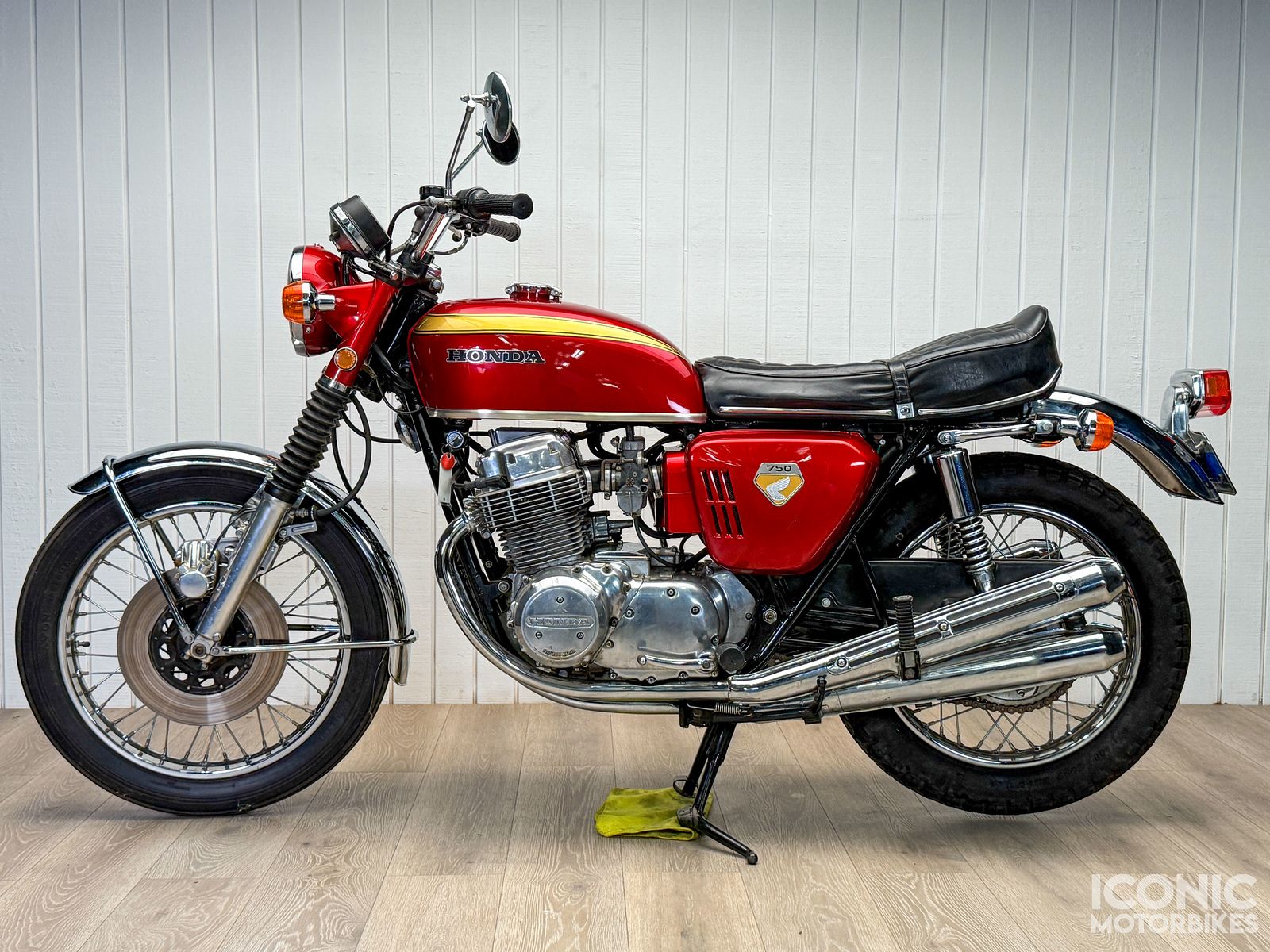 直人 1969 Honda CB750 K0 (736cc four cylinder engine). Launched in 1969