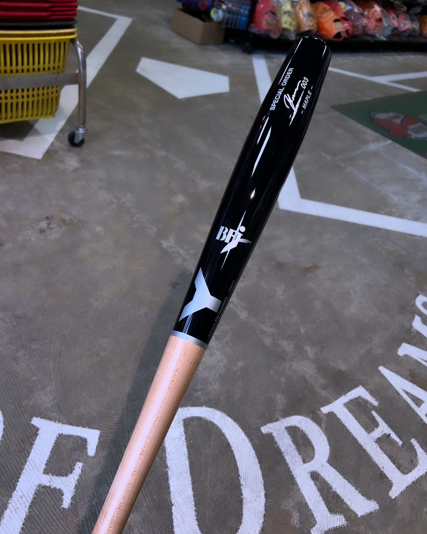 今話題の魚雷バットが入荷したぜ😎 そんなに多くはないのでお求めはお