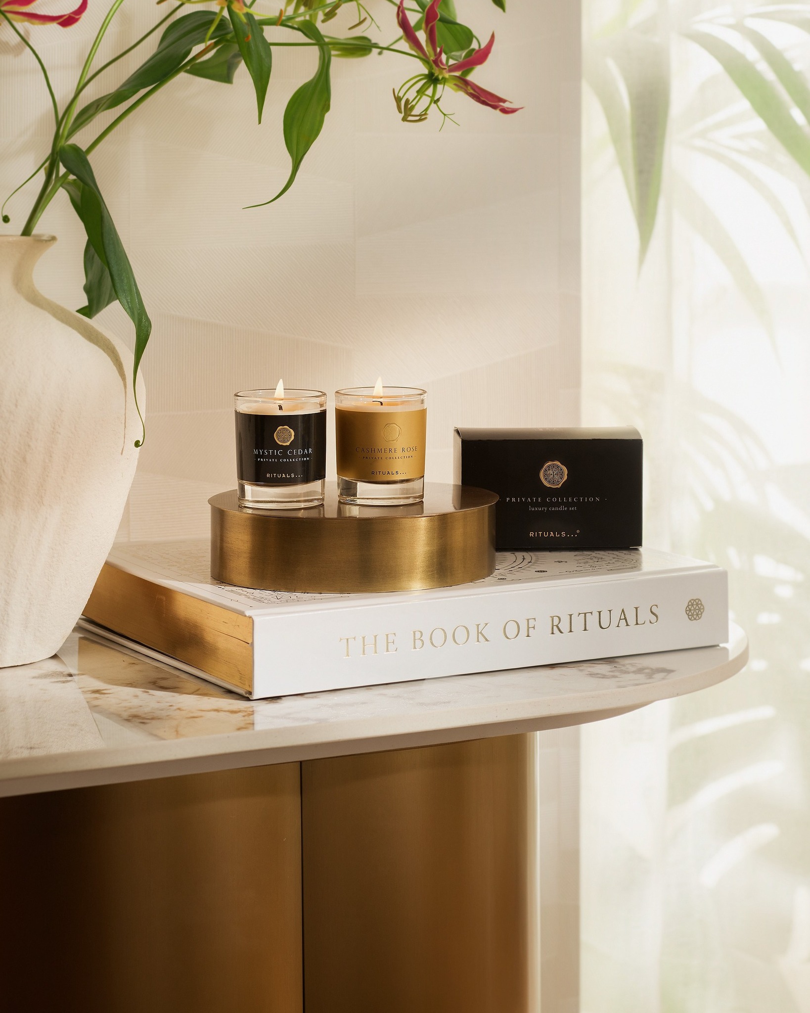 To receive Private Collection Scented Candle upon net purchase of HK$700. * 現凡於Rituals 購物滿淨額HK$700， 即可獲贈Private Collection 香氛蠟燭乙件。* *While stock lasts. Not valid in combination with any other offer. Jade Vine, Goji Berry