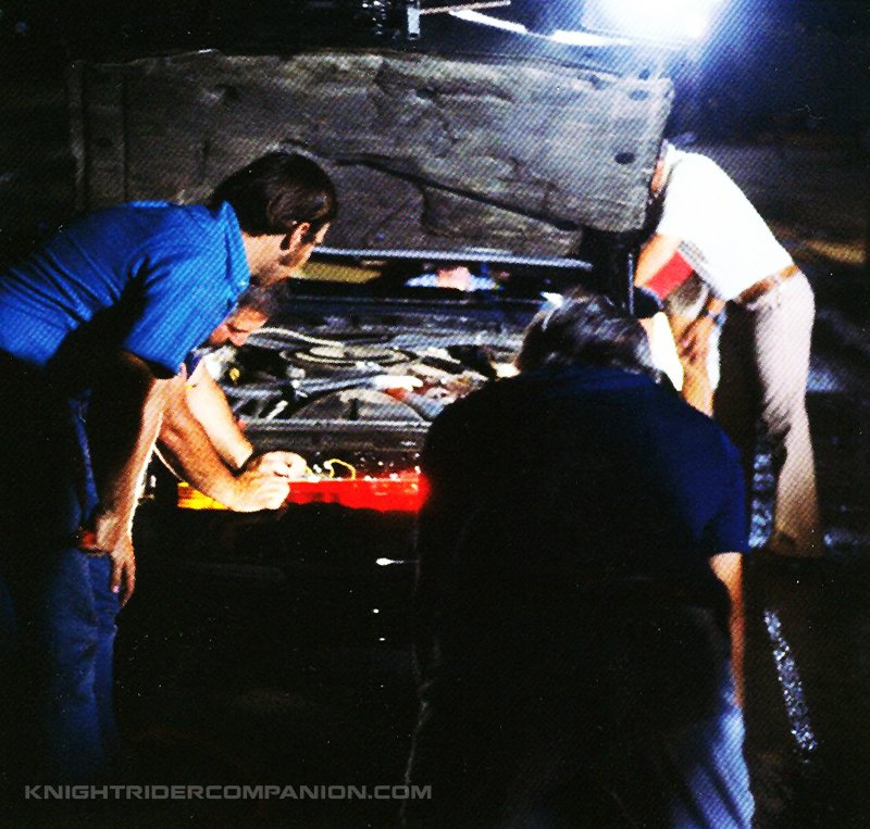The Knight - FR - Wait! You're never supposed to see what's under KITT ...