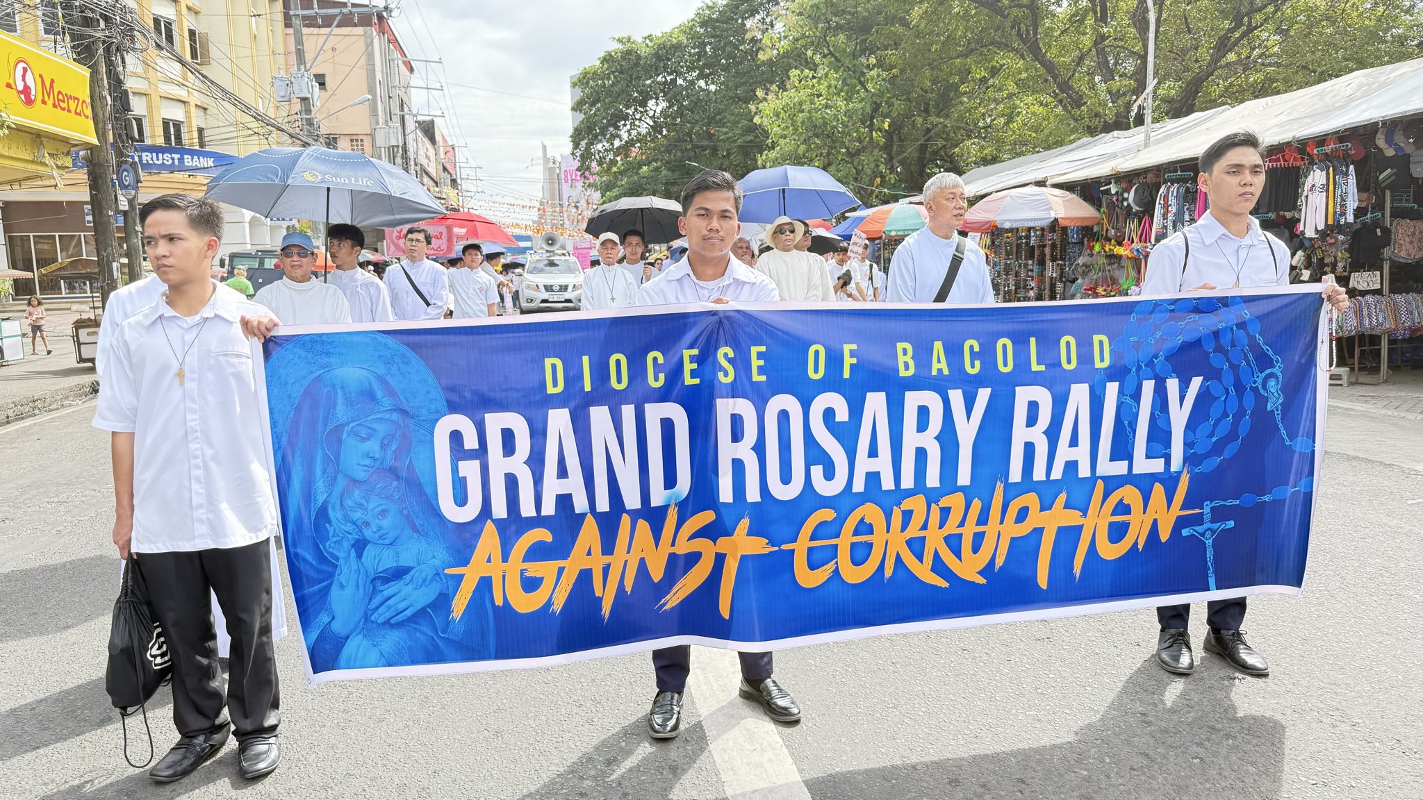 INQUIRER.net - NOW. The grand rosary rally against... | Facebook
