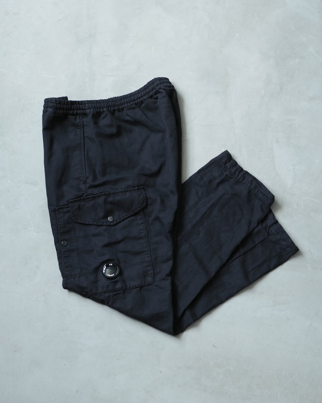 C.P. COMPANYからセール商品をご紹介。 軽やかなコットン×リネン素材