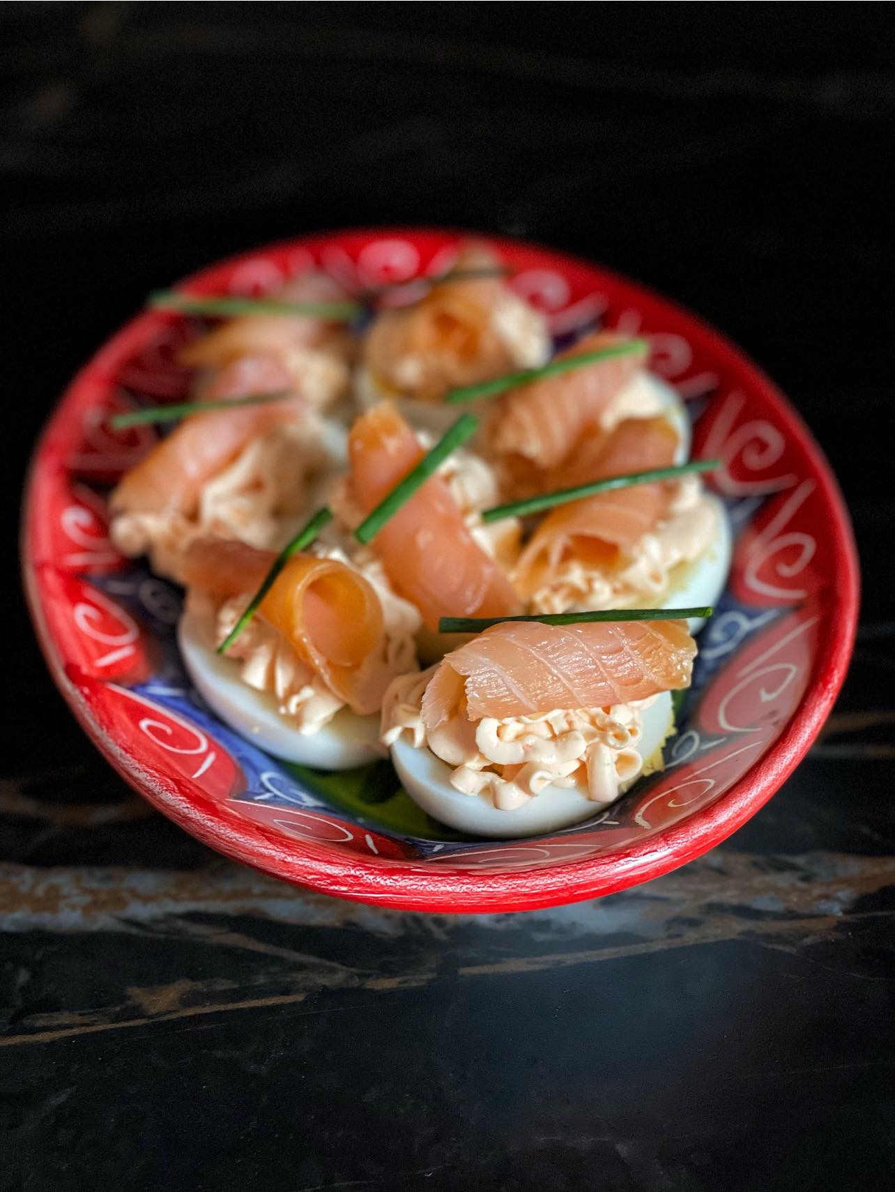 Siciliani creativi in cucina - Uova ripiene al salmone. Ricetta super ...