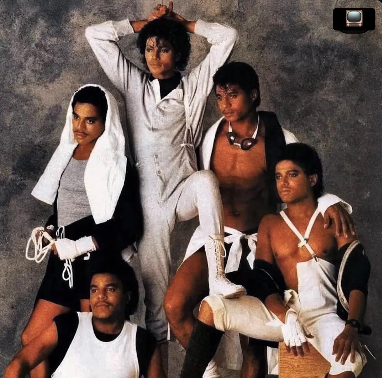 1984 photoshoot of The Jackson's during their Victory Tour 📸