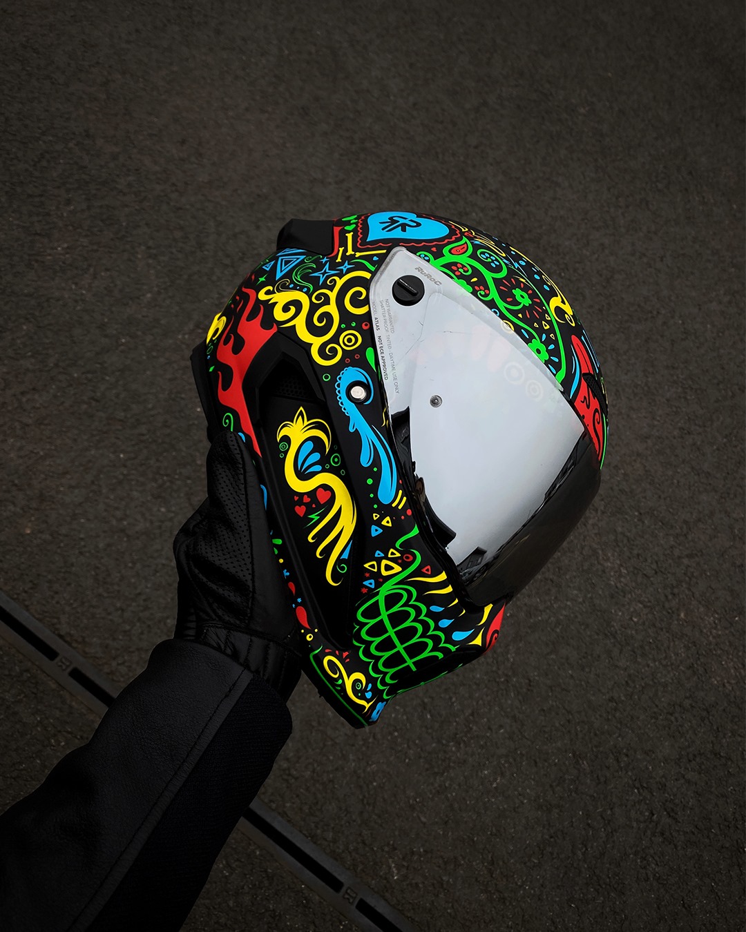 Choose your weapon! The Atlas 3.0 comes with a clear and black
