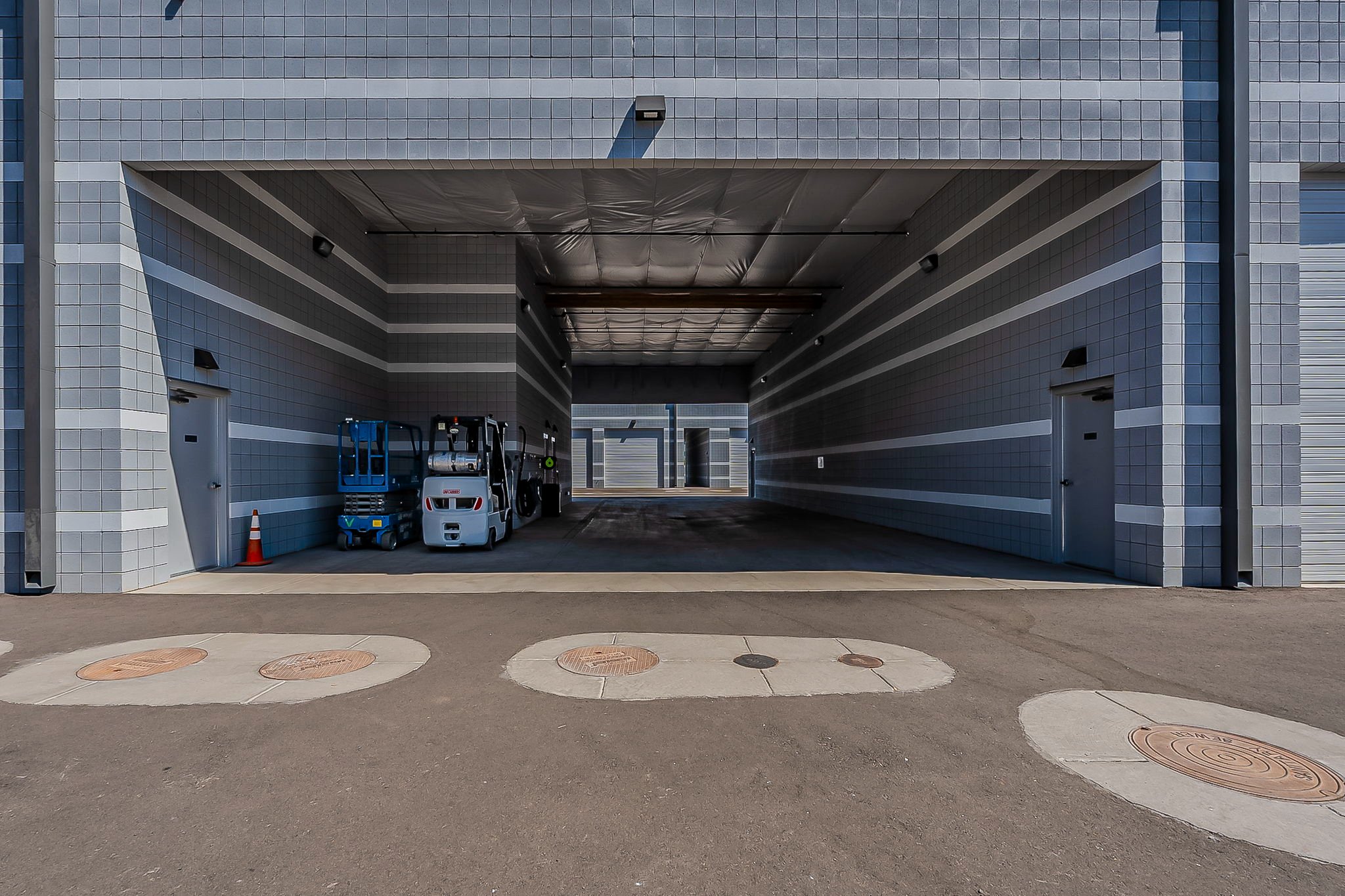 FOR RENT: Motor Vault Deer Valley Luxury Garage Suite (cars, boats, RV ...