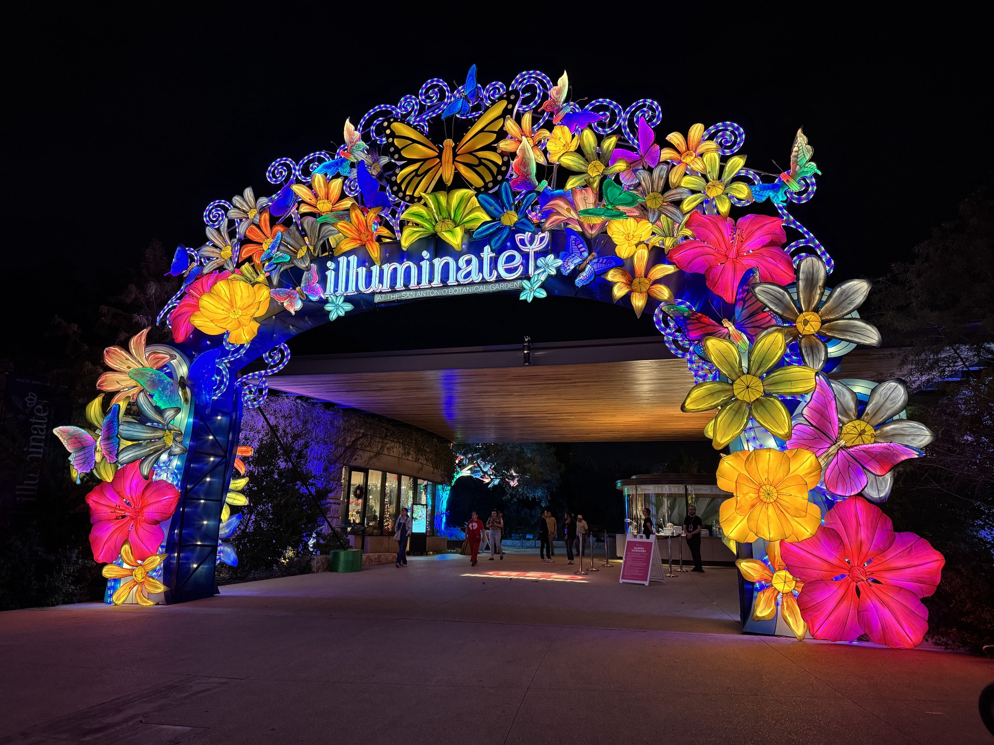 KENS - 🌹🌵 The San Antonio Botanical Garden’s Illuminate is back ...