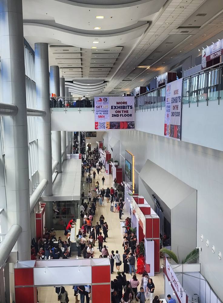 MANILA - Book lovers flock to the Manila International Book Fair (MIBF ...