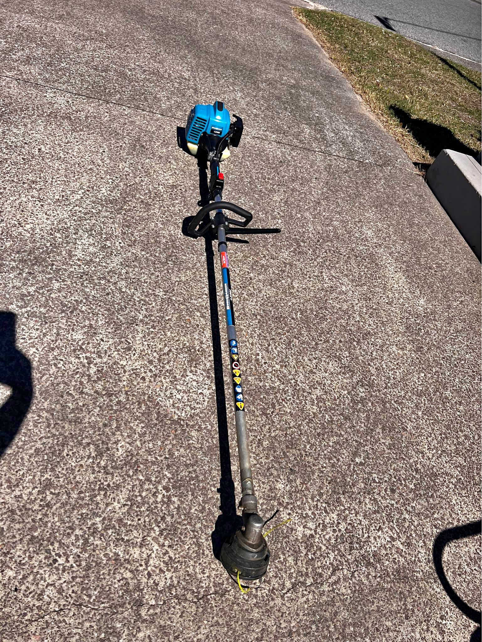 FOR SALE BUSHRANGER Whipper Snipper L2301 - Edgers - Bobs Farm, New ...