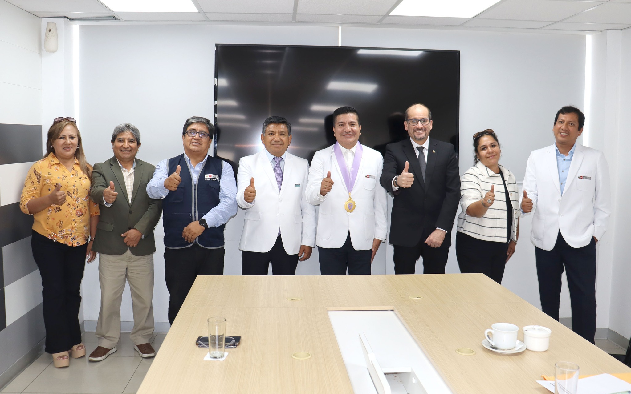 Colegio - Autoridades institucionales y ministeriales junto a ...
