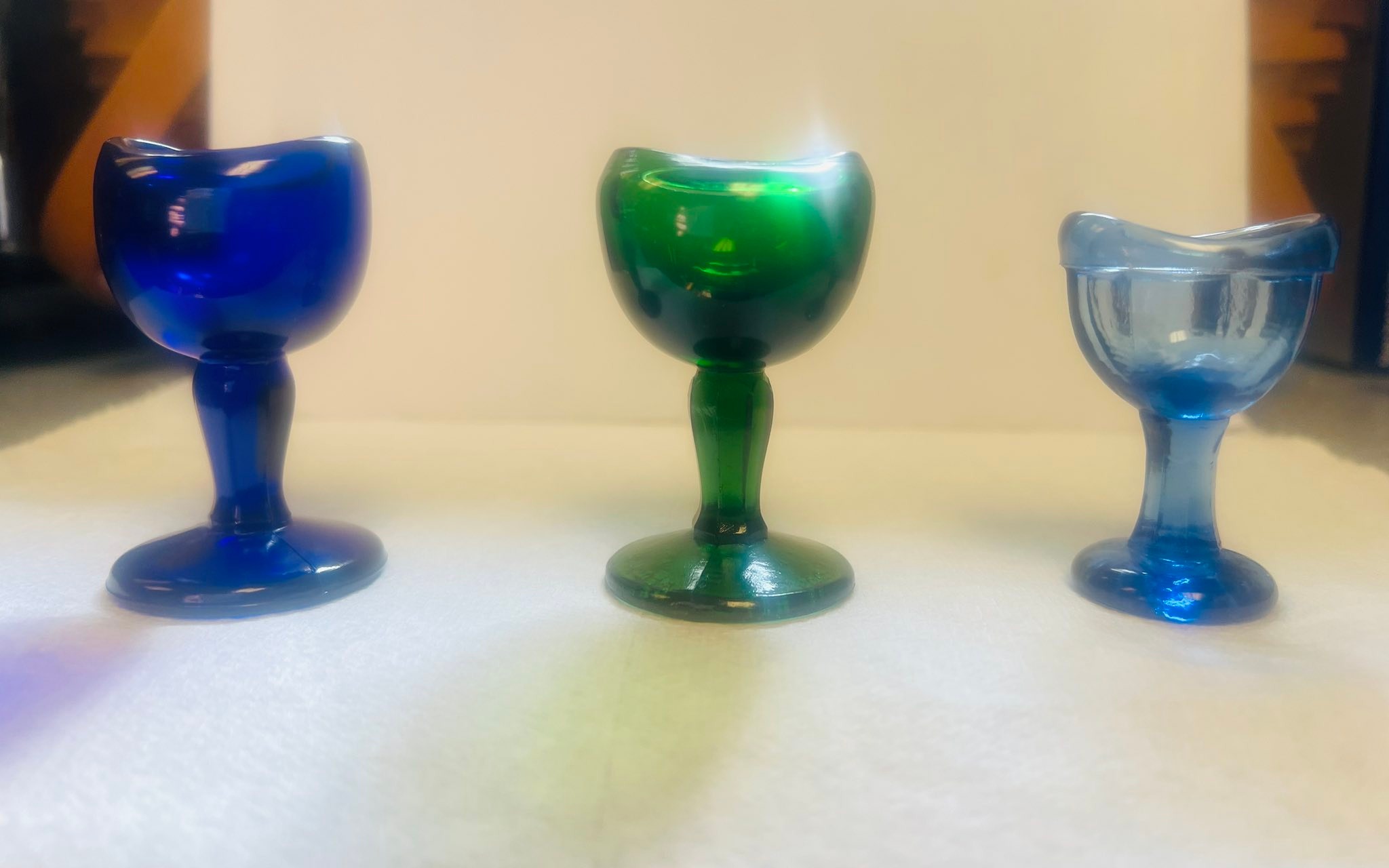 1836　Johnbull LIFE PICTURE COLLECTION 　T Are John Bull's eye cups with and without Made in U.S.A. markings