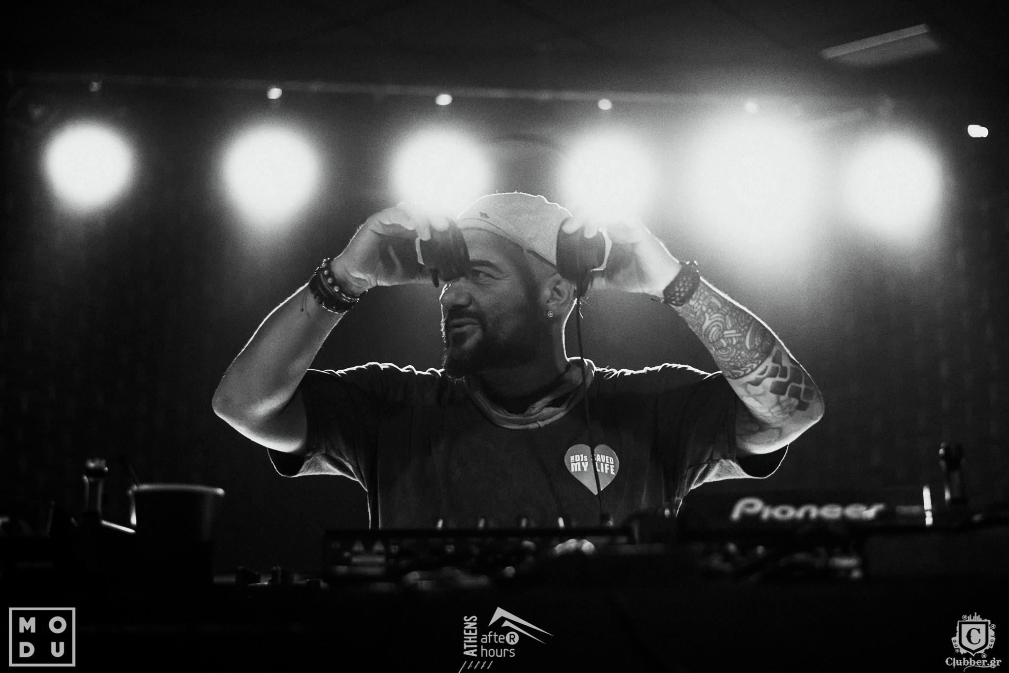 Mikele Dj | kai kapaki! https://youtu.be/VXqo2fNG6MI | Facebook