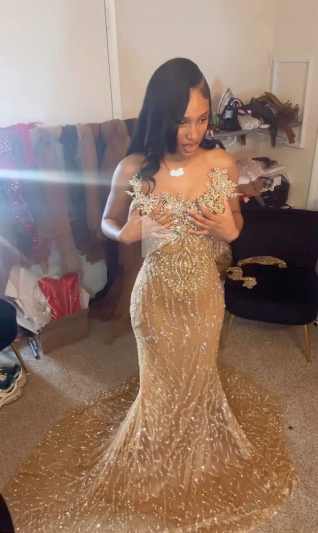 gold prom dress inspo Heyy, I'm looking for a corset dress. Size M/L I've attached some photos of the & color I'm going for! gold prom dresses 2025