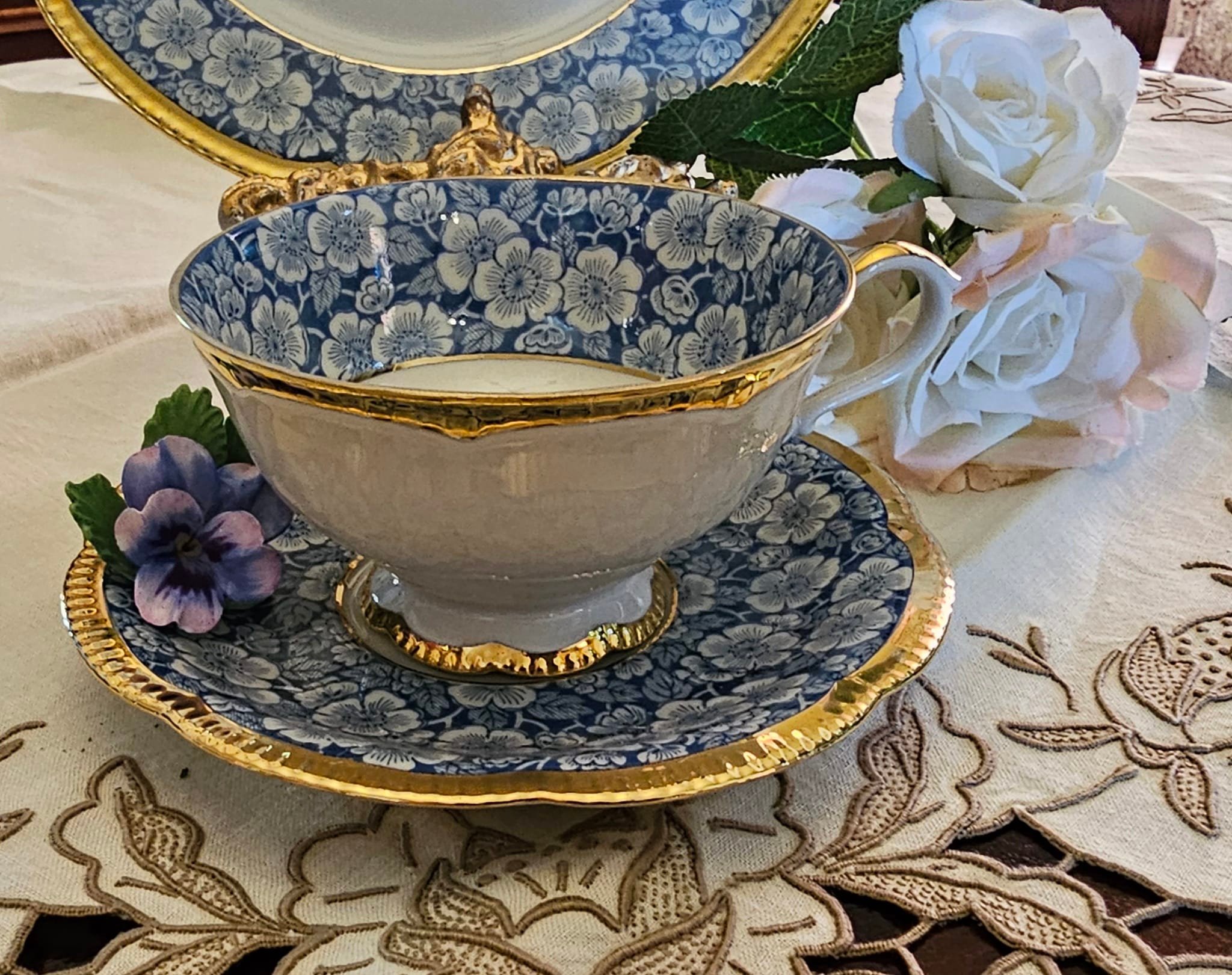 Vintage Hutschenreuther Zwiebelmuster china set